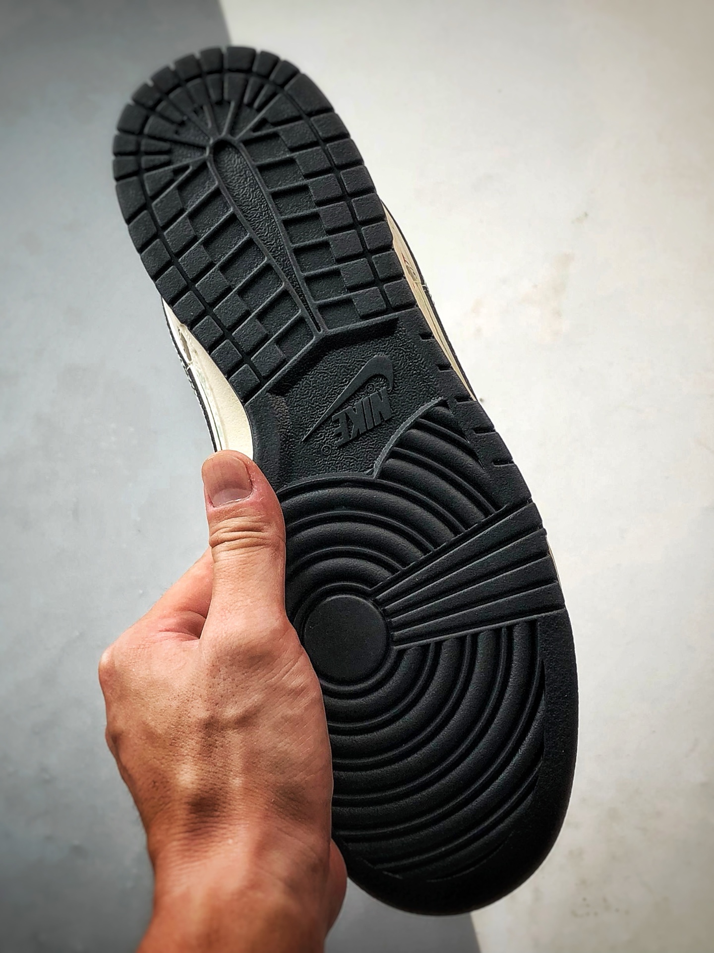 Air Jordan 1 Low OG ”高端定制” LV白灰黑印花钩 YX5066-365-莆田鞋,莆田鞋货源,高仿鞋,高仿鞋货源,安福档口,莆田高仿鞋,莆田鞋批发,高仿鞋批发,莆田高仿运动鞋,高仿运动鞋,莆田运动鞋 Air Jordan 1 Low OG ”高端定制” LV白灰黑印花钩 YX5066-365