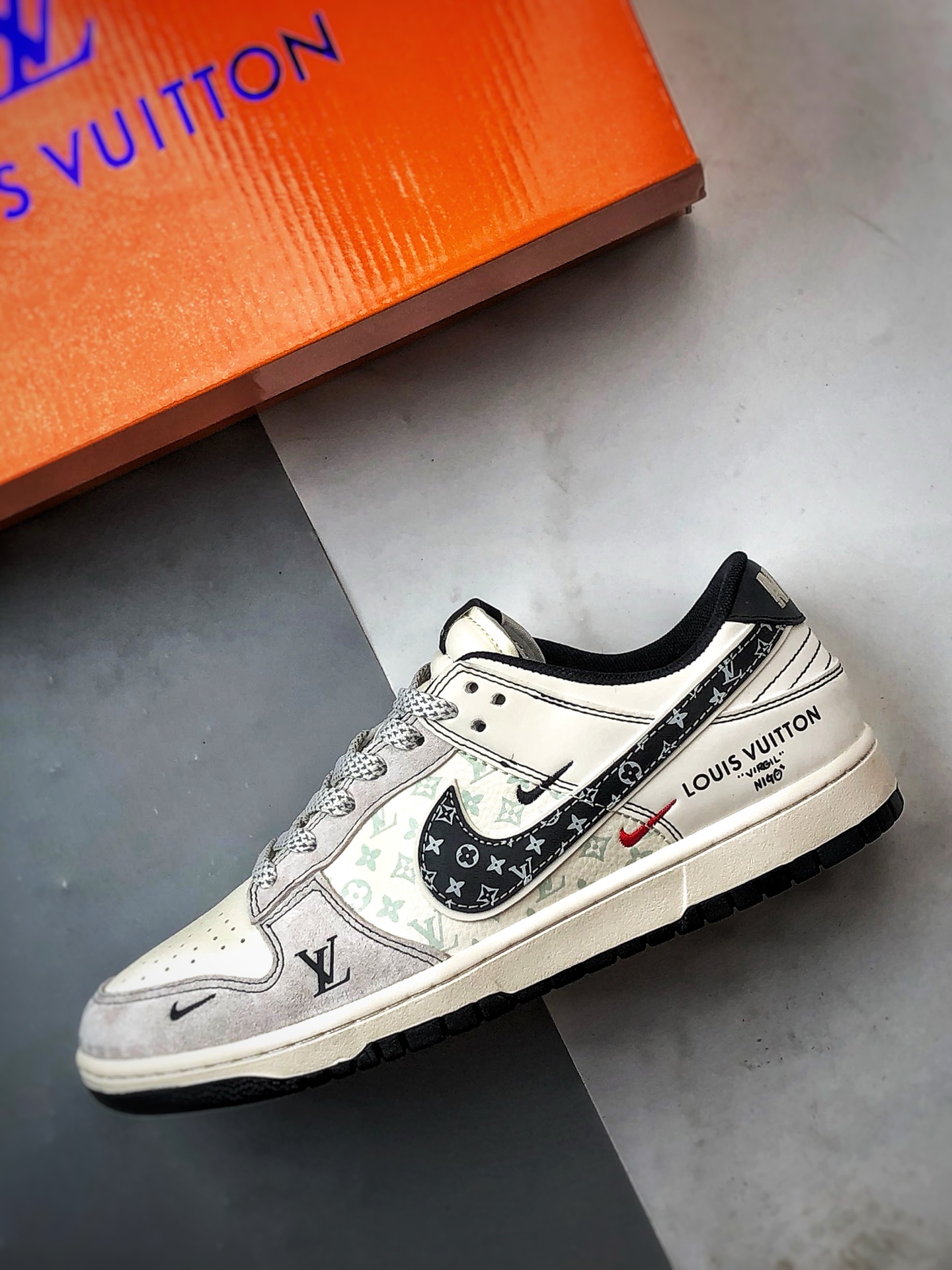 Air Jordan 1 Low OG ”高端定制” LV白灰黑印花钩 YX5066-365-莆田鞋,莆田鞋货源,高仿鞋,高仿鞋货源,安福档口,莆田高仿鞋,莆田鞋批发,高仿鞋批发,莆田高仿运动鞋,高仿运动鞋,莆田运动鞋 Air Jordan 1 Low OG ”高端定制” LV白灰黑印花钩 YX5066-365