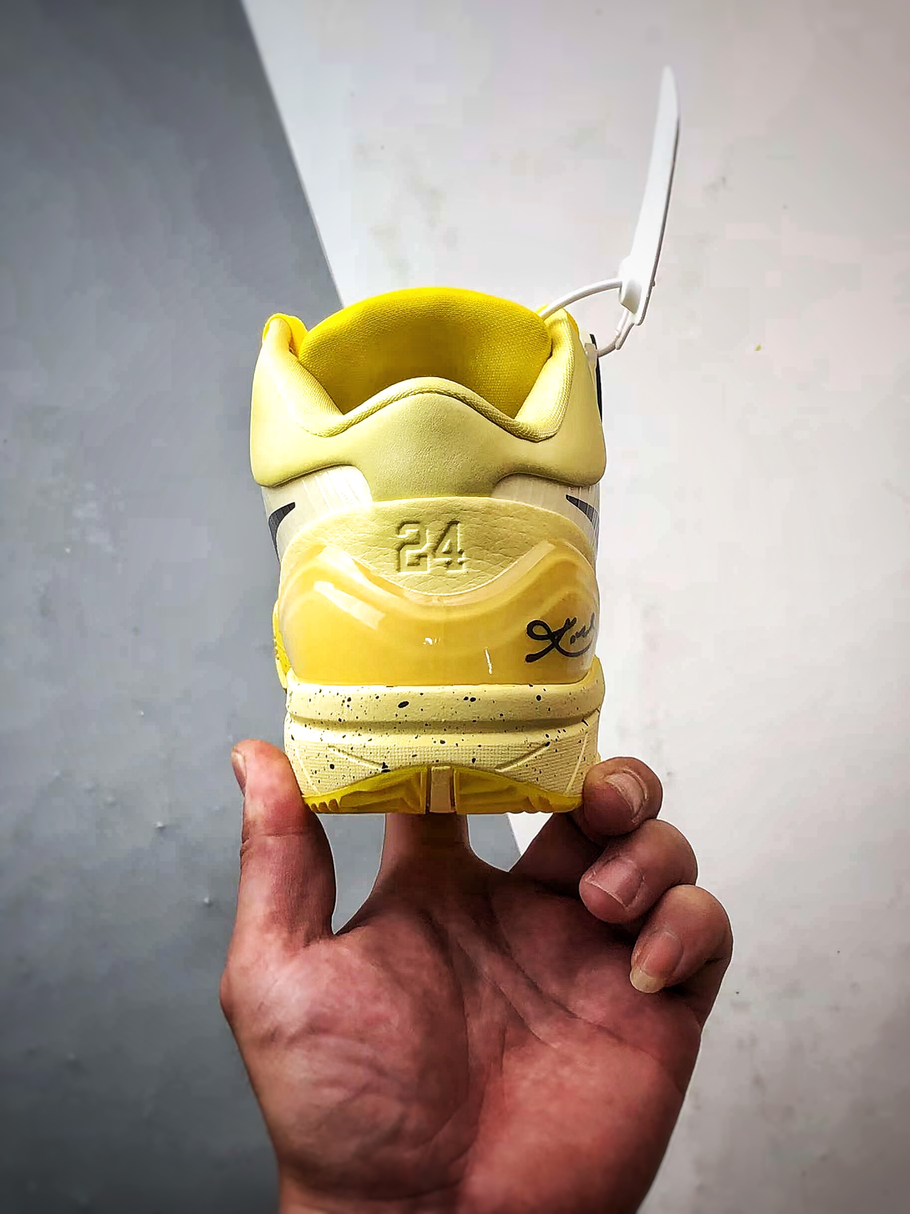 NK Zoom Kobe 4 protro ”CHBL” 灭世纯原 科比4代 耐高亮黄配色 IH0587-700