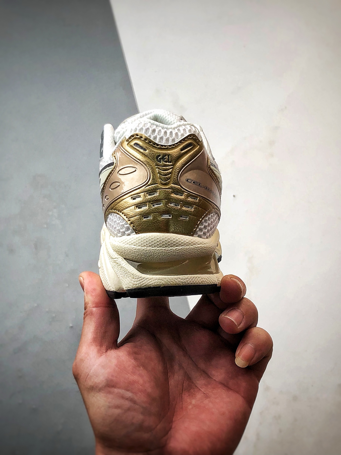 Asics Gel-Kayano 14 金银白 亚瑟士14代 纳米纤维气垫百搭休闲运动慢跑鞋 1203A537-104