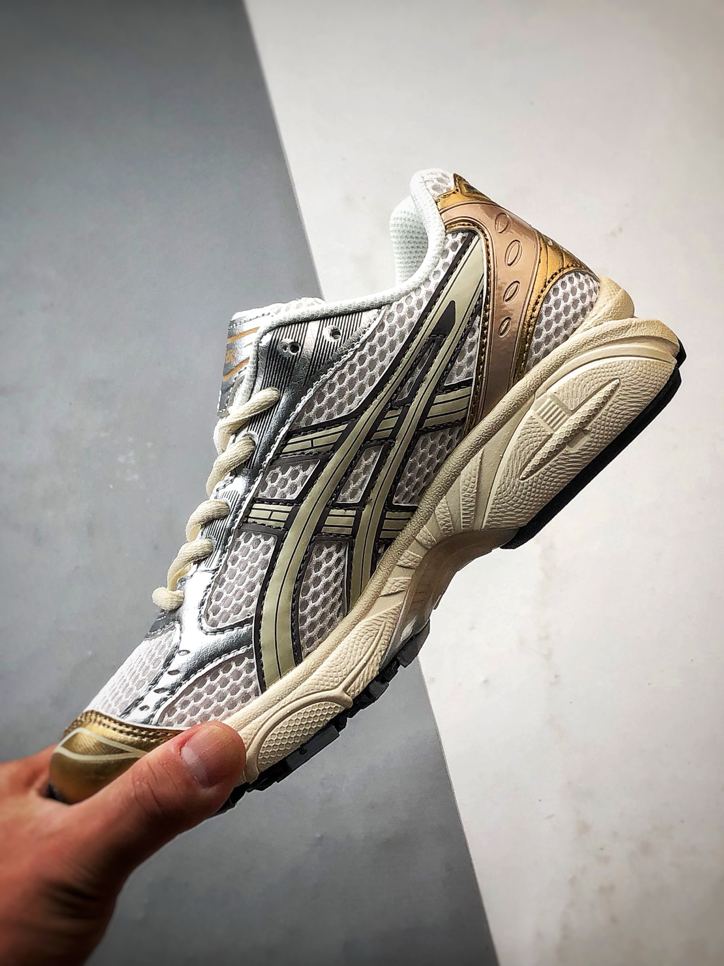 Asics Gel-Kayano 14 金银白 亚瑟士14代 纳米纤维气垫百搭休闲运动慢跑鞋 1203A537-104