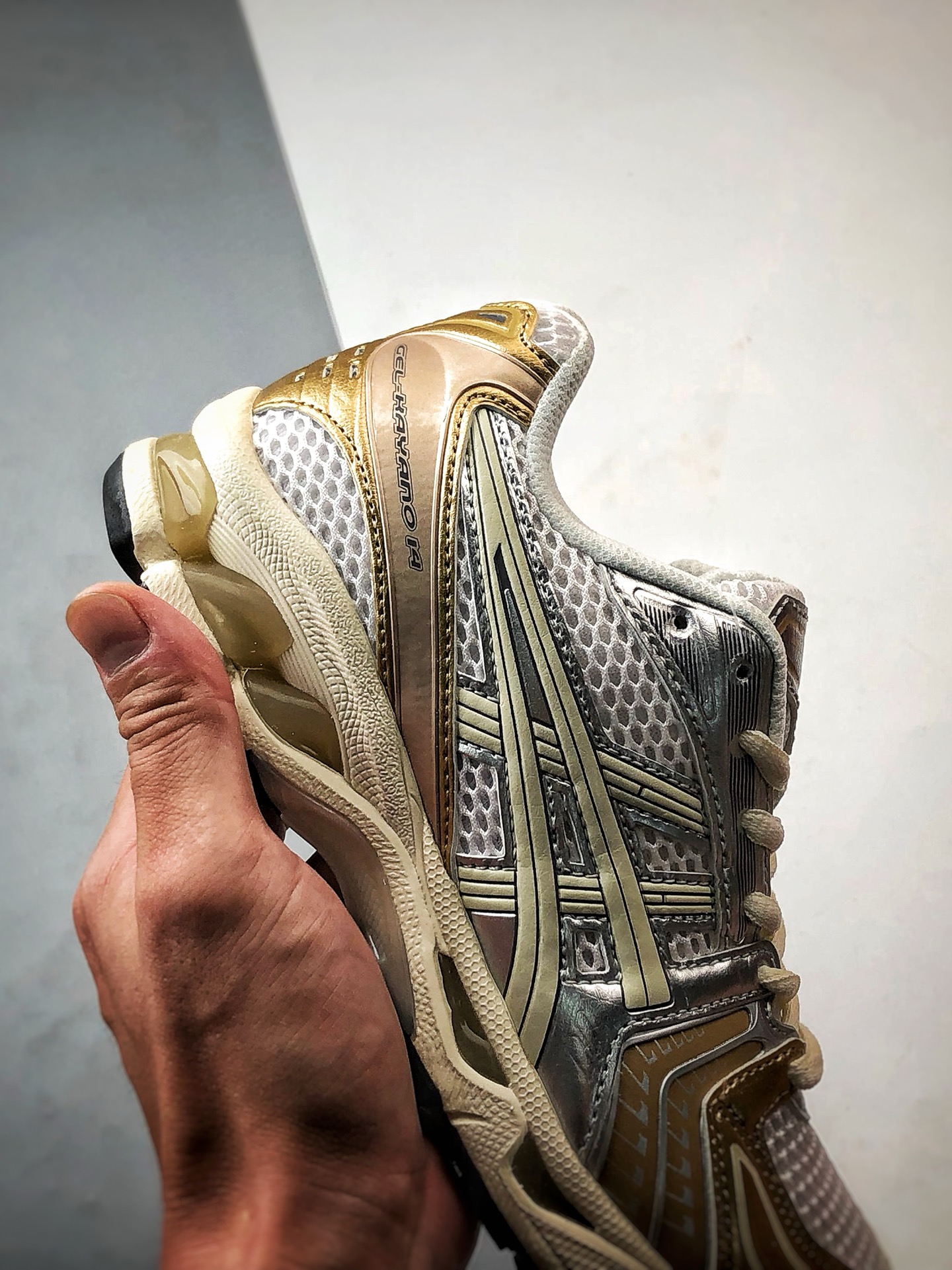 Asics Gel-Kayano 14 金银白 亚瑟士14代 纳米纤维气垫百搭休闲运动慢跑鞋 1203A537-104