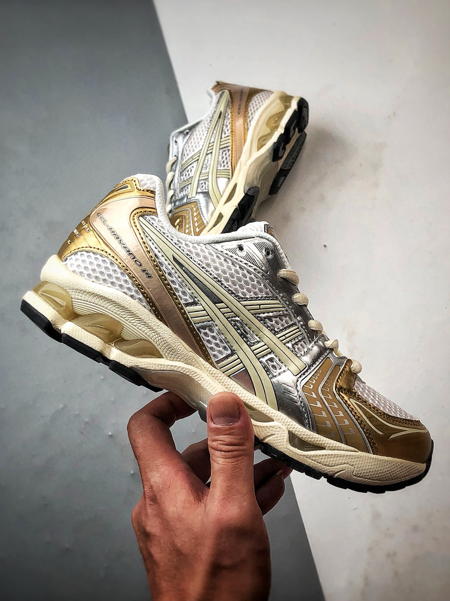 Asics Gel-Kayano 14 金银白 亚瑟士14代 纳米纤维气垫百搭休闲运动慢跑鞋 1203A537-104