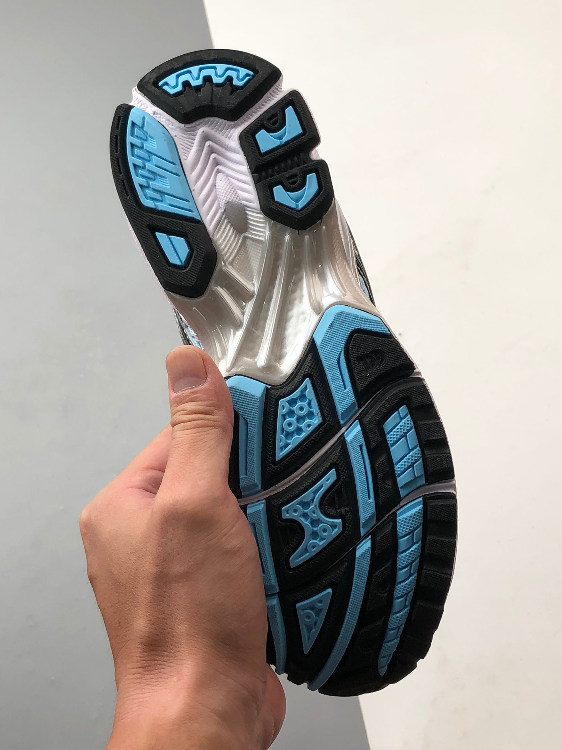 Asics Gel-Kayano 14 白银蓝 亚瑟士14代 纳米纤维气垫百搭休闲运动慢跑鞋 1203A537-400