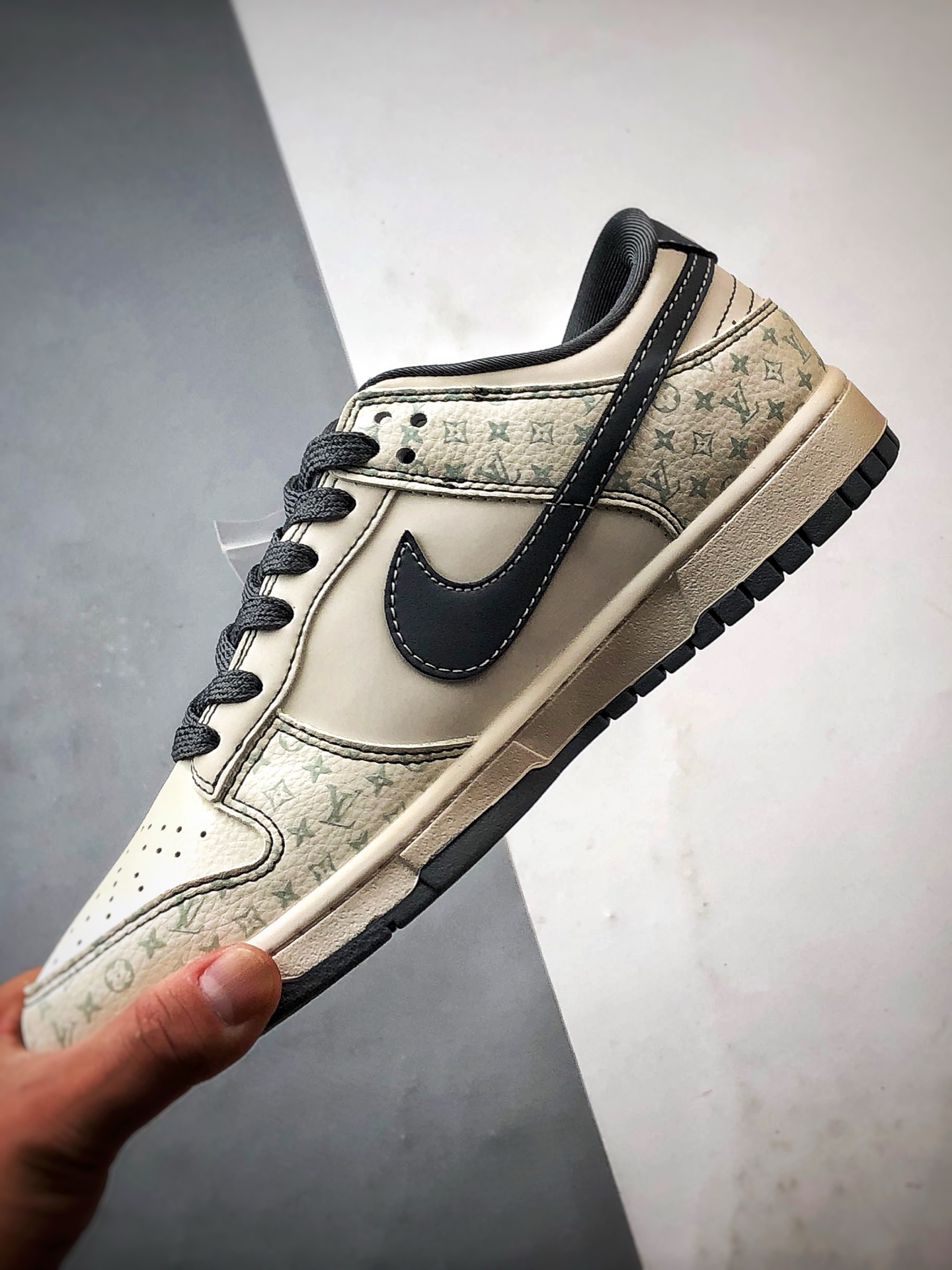 NK Dunk Low Retro ”DIY高端定制” LV印花米白深灰钩 低帮休闲运动板鞋 YX5066-366