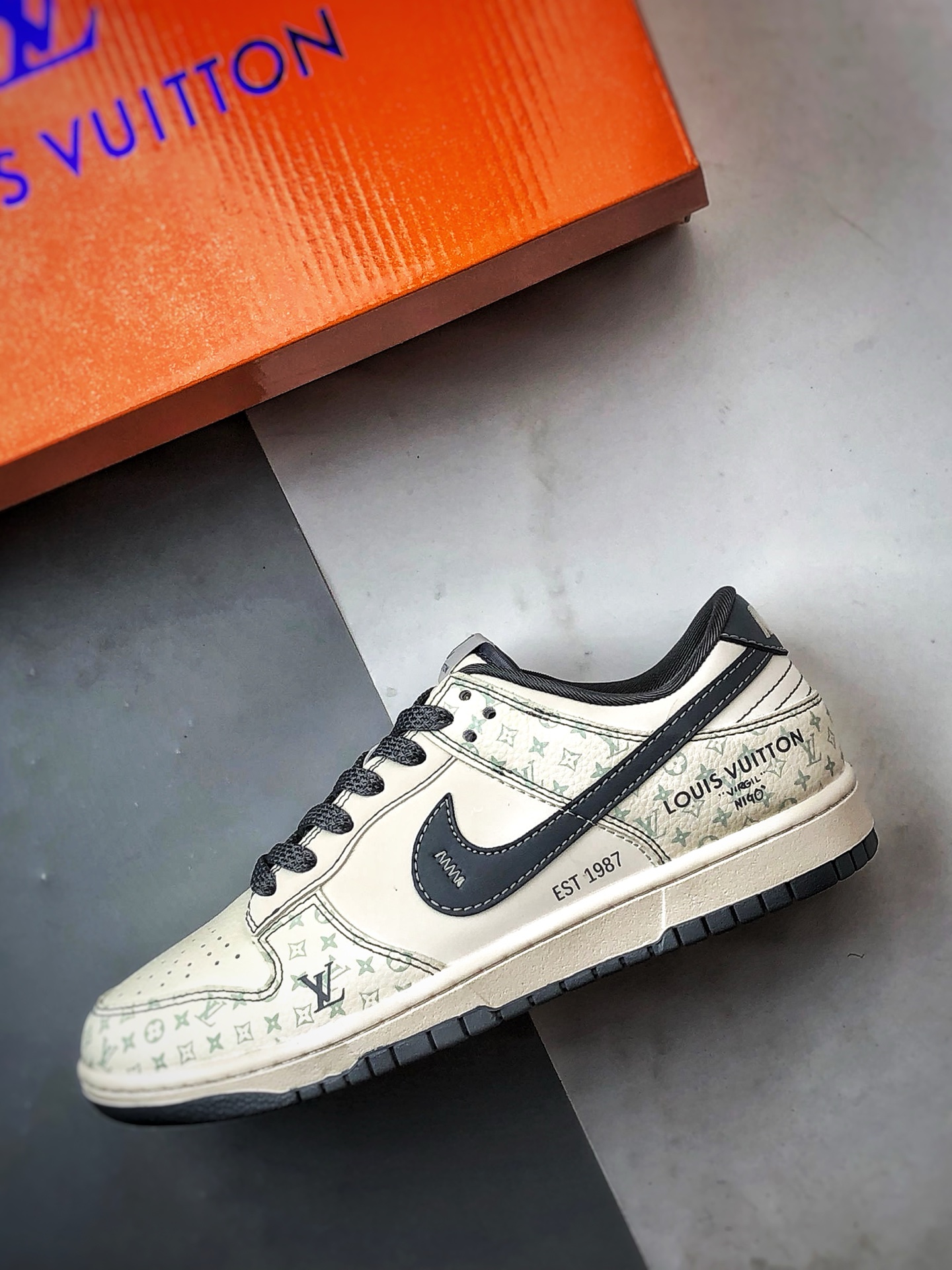 NK Dunk Low Retro ”DIY高端定制” LV印花米白深灰钩 低帮休闲运动板鞋 YX5066-366