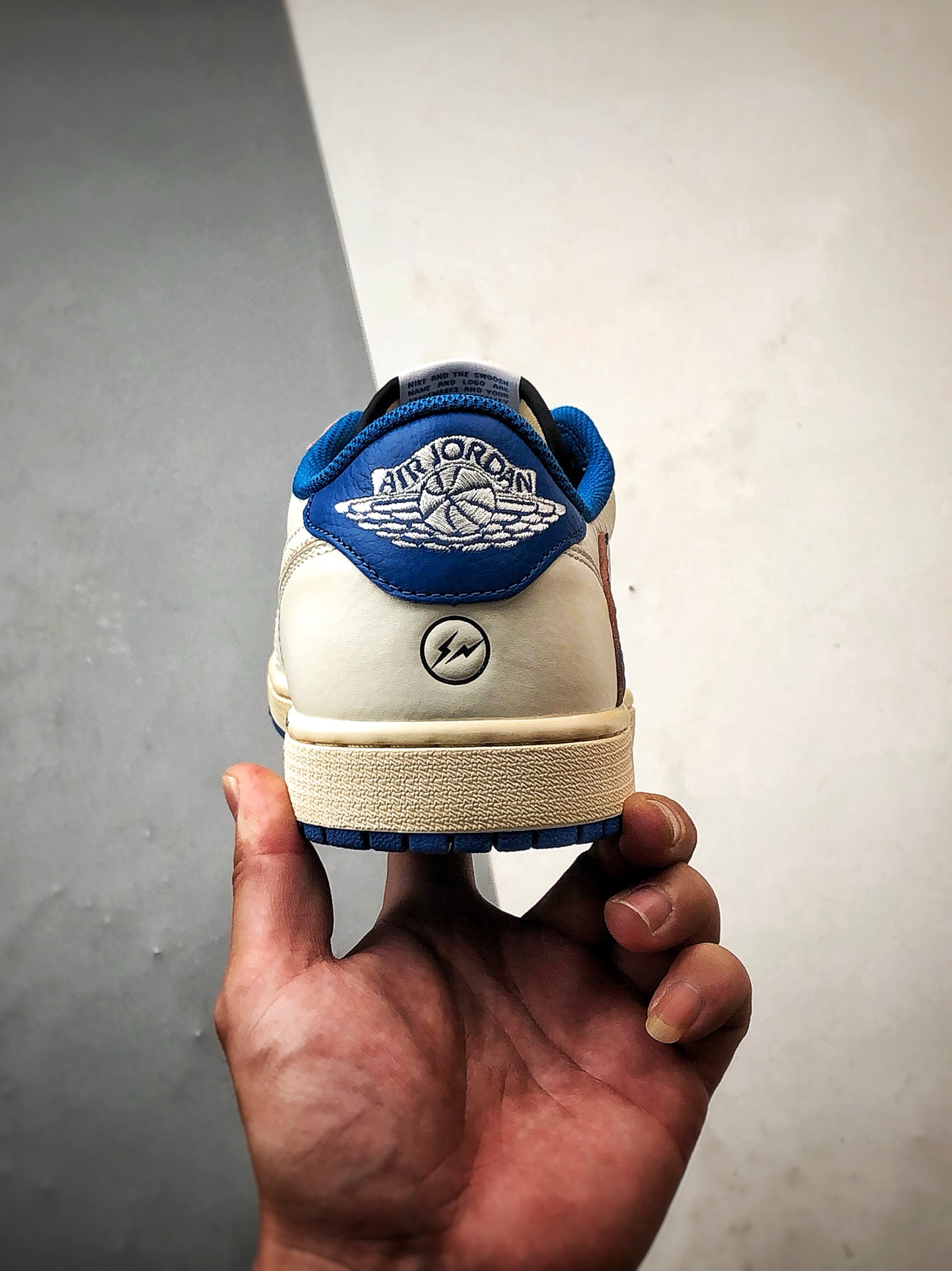 Travis Scott x Air Jordan 1 Low OG 联名2.0白蓝倒钩 DM7866-104