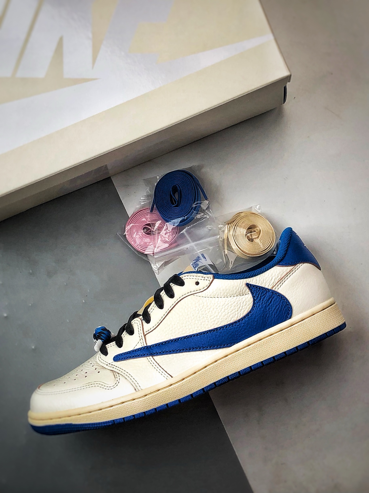 Travis Scott x Air Jordan 1 Low OG 联名2.0白蓝倒钩 DM7866-104