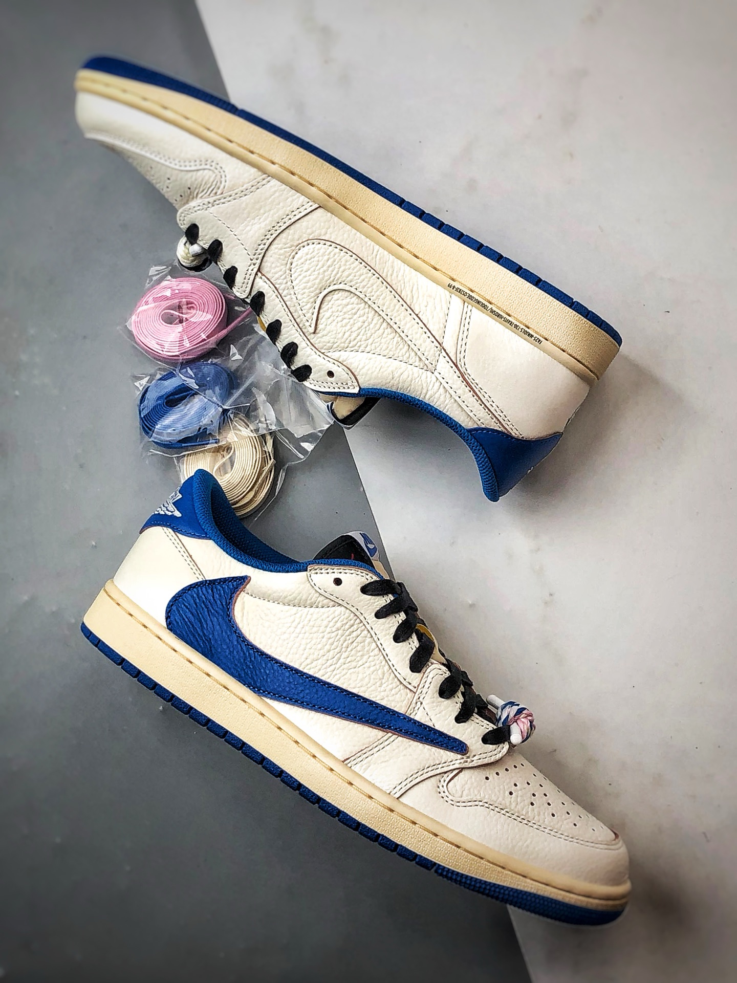 Travis Scott x Air Jordan 1 Low OG 联名2.0白蓝倒钩 DM7866-104