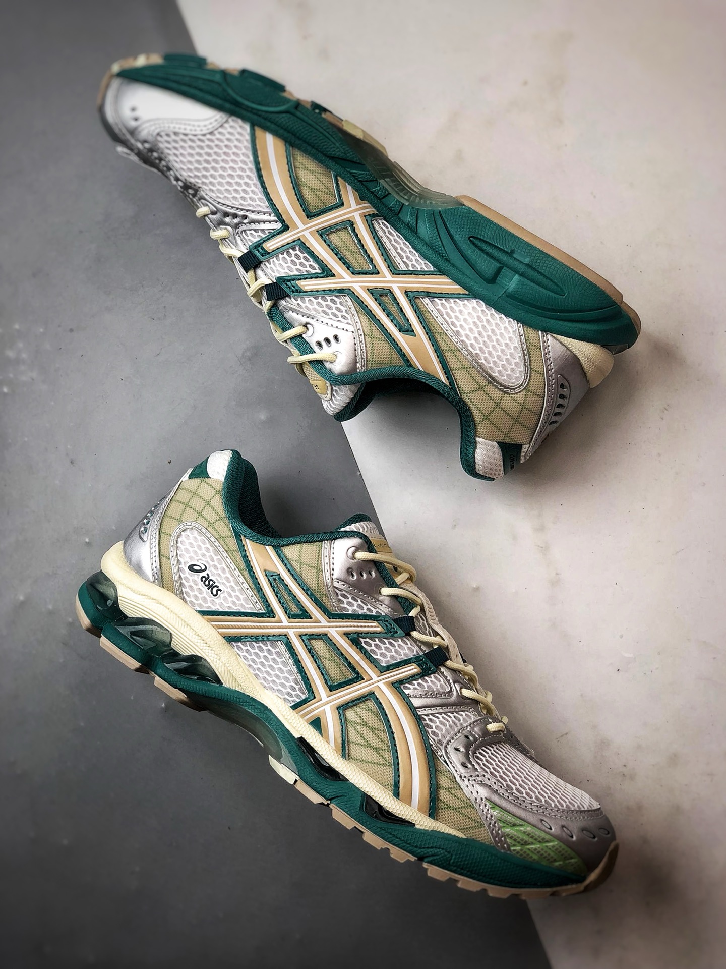 Asics Gel-Nimbus 10.1 白绿 亚瑟士复古先锋潮流拼接休闲跑步鞋 1203A543-102