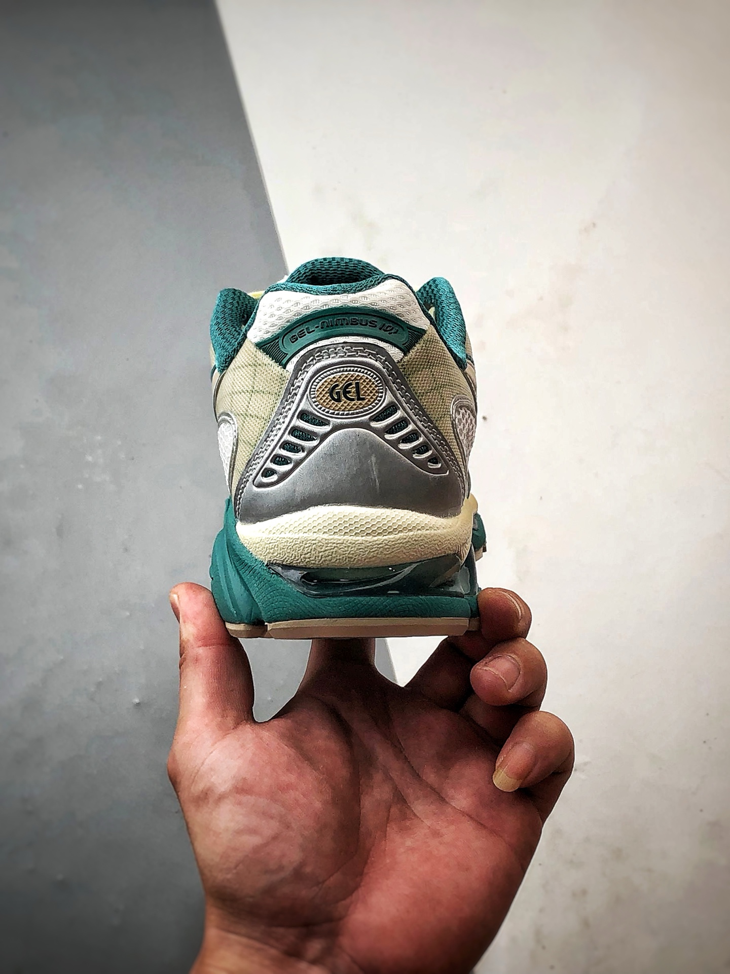 Asics Gel-Nimbus 10.1 白绿 亚瑟士复古先锋潮流拼接休闲跑步鞋 1203A543-102