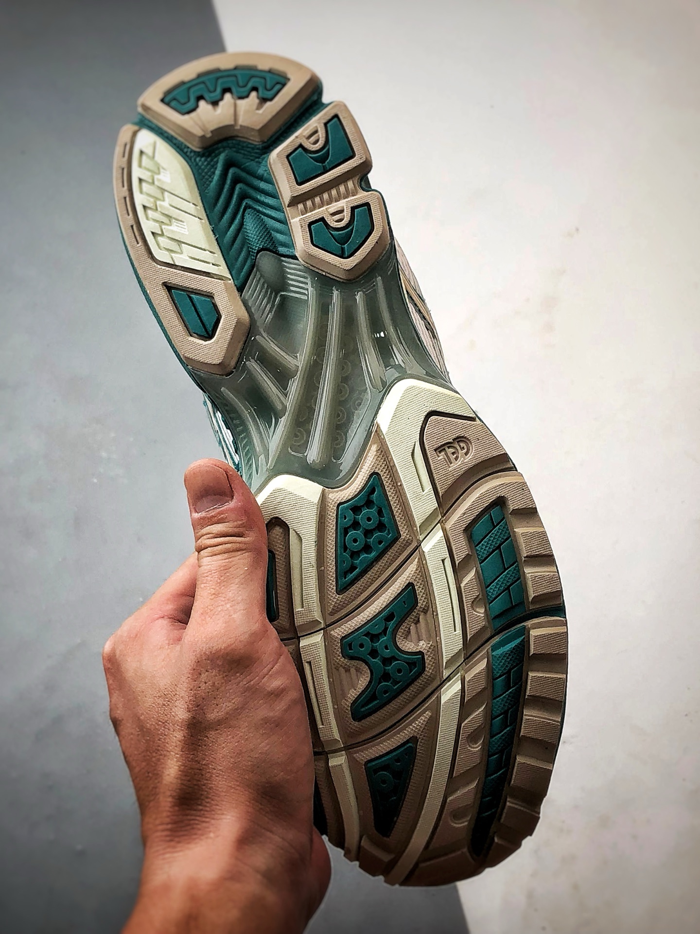 Asics Gel-Nimbus 10.1 白绿 亚瑟士复古先锋潮流拼接休闲跑步鞋 1203A543-102