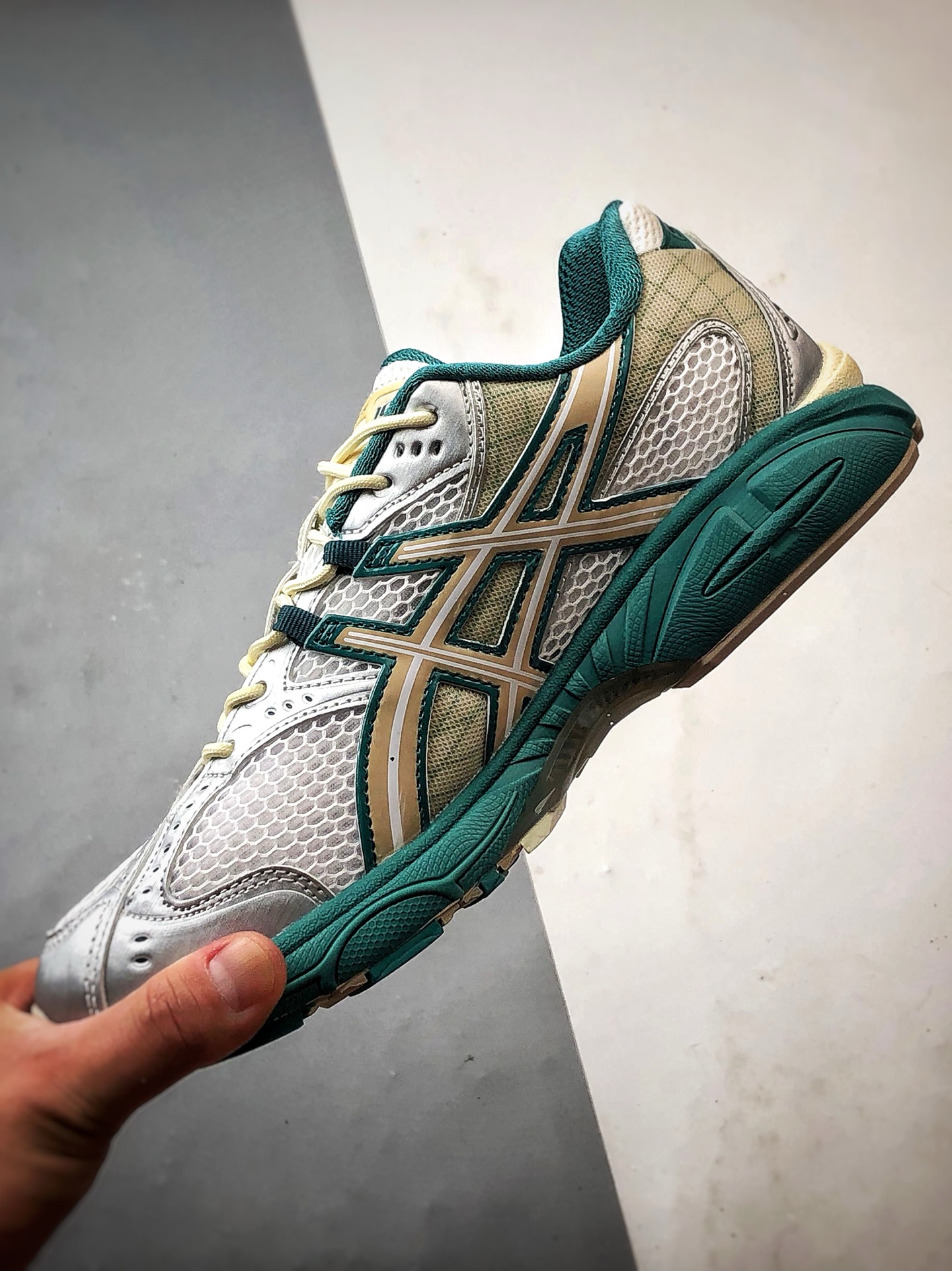Asics Gel-Nimbus 10.1 白绿 亚瑟士复古先锋潮流拼接休闲跑步鞋 1203A543-102