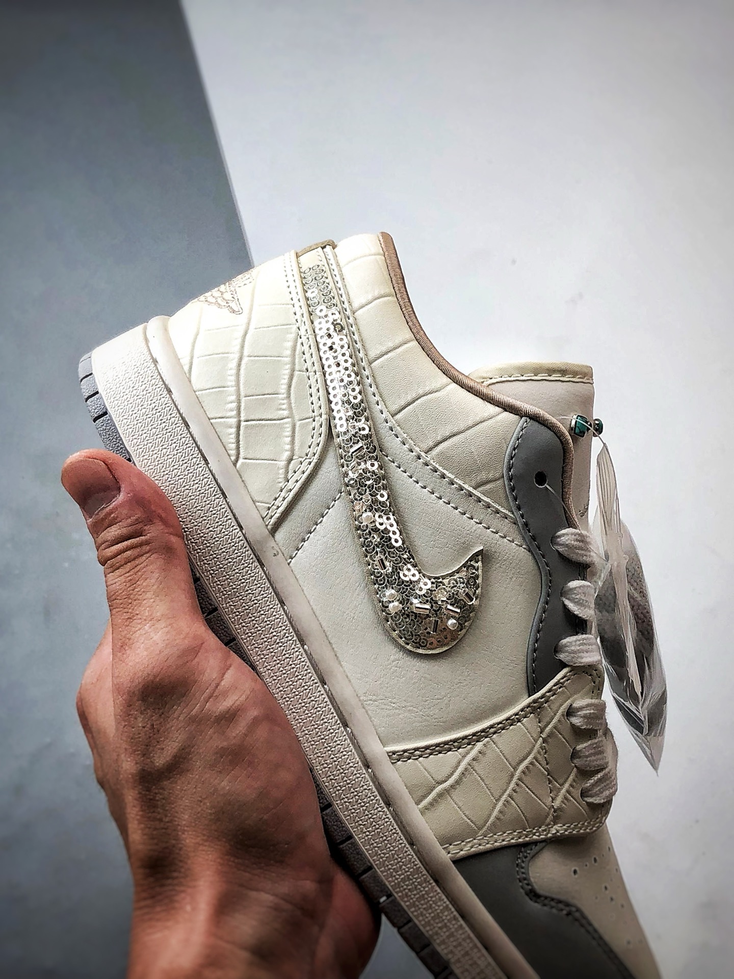 Air Jordan 1 Low 米灰亮片钩 IH7323-100