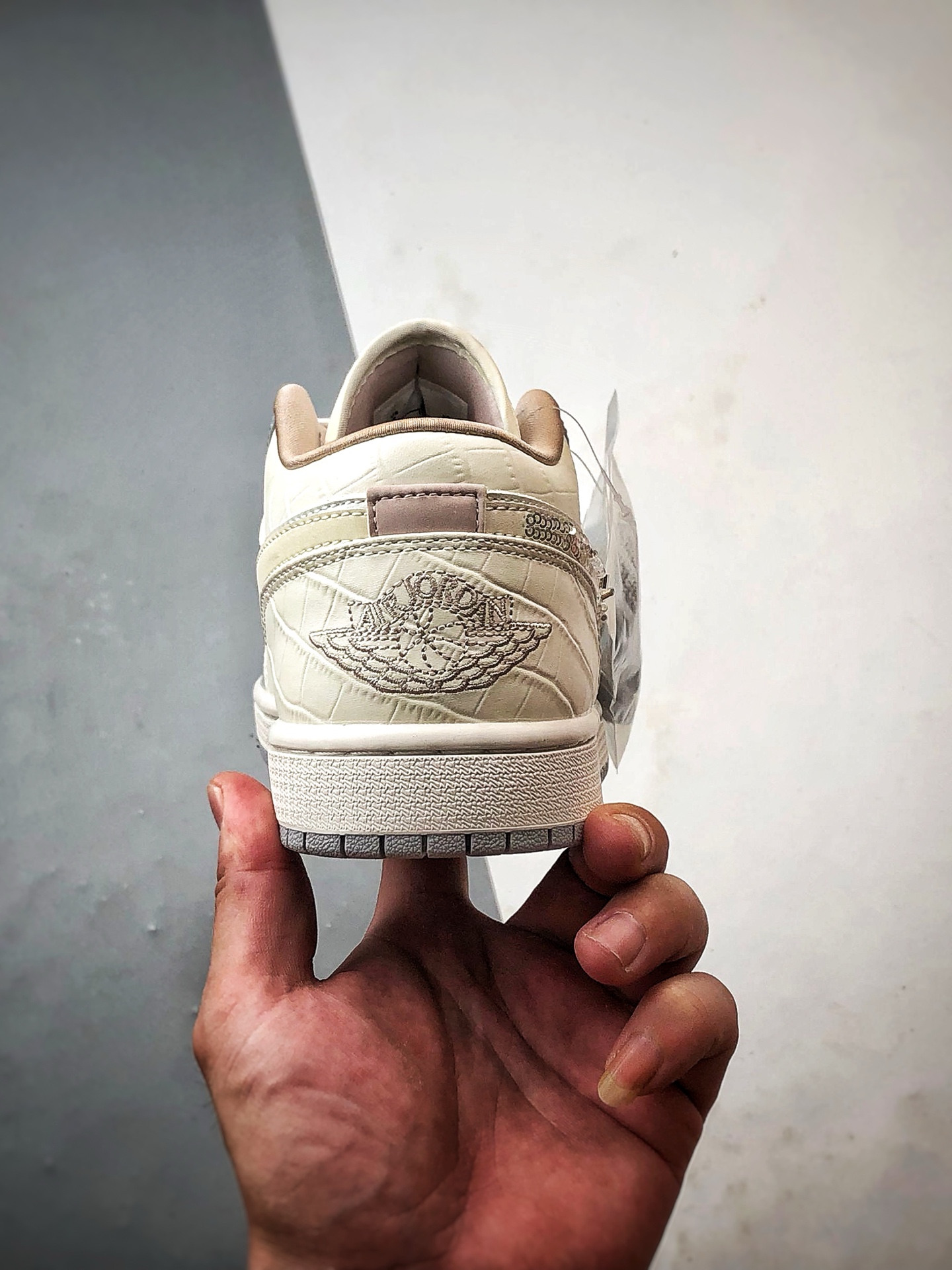 Air Jordan 1 Low 米灰亮片钩 IH7323-100