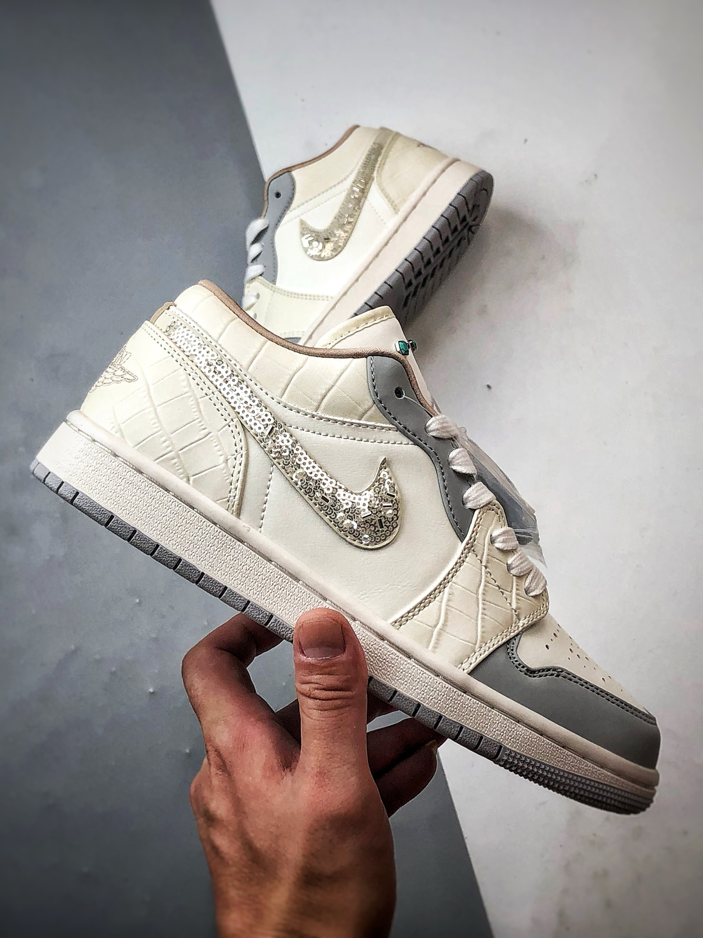 Air Jordan 1 Low 米灰亮片钩 IH7323-100