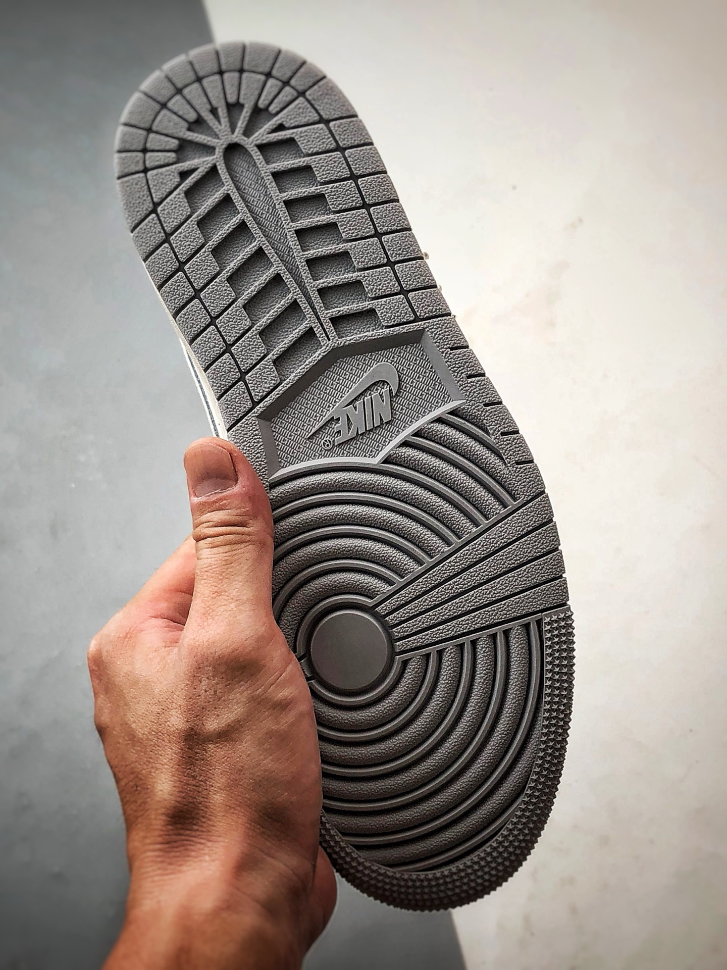 Air Jordan 1 Low 米灰亮片钩 IH7323-100