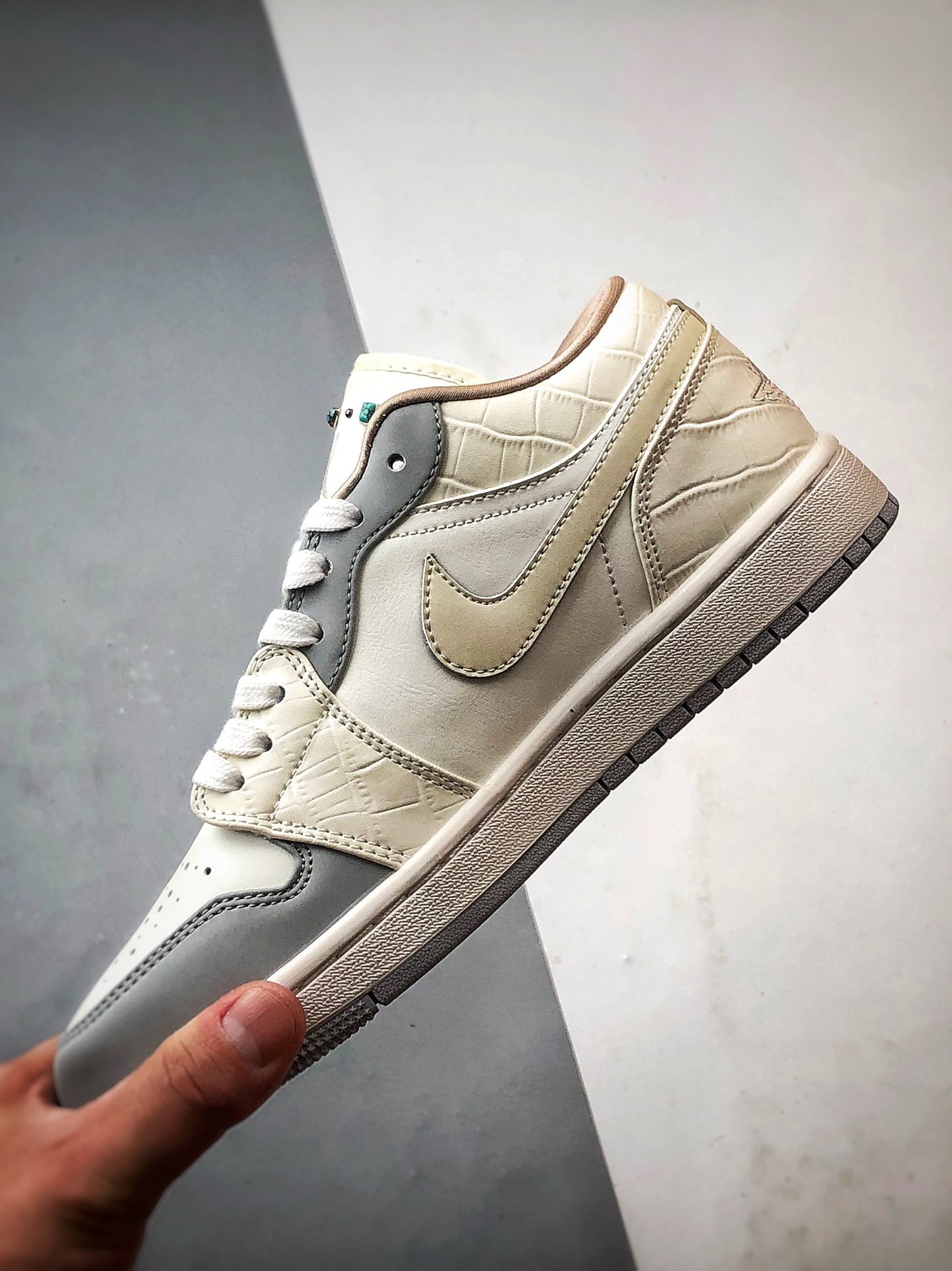 Air Jordan 1 Low 米灰亮片钩 IH7323-100