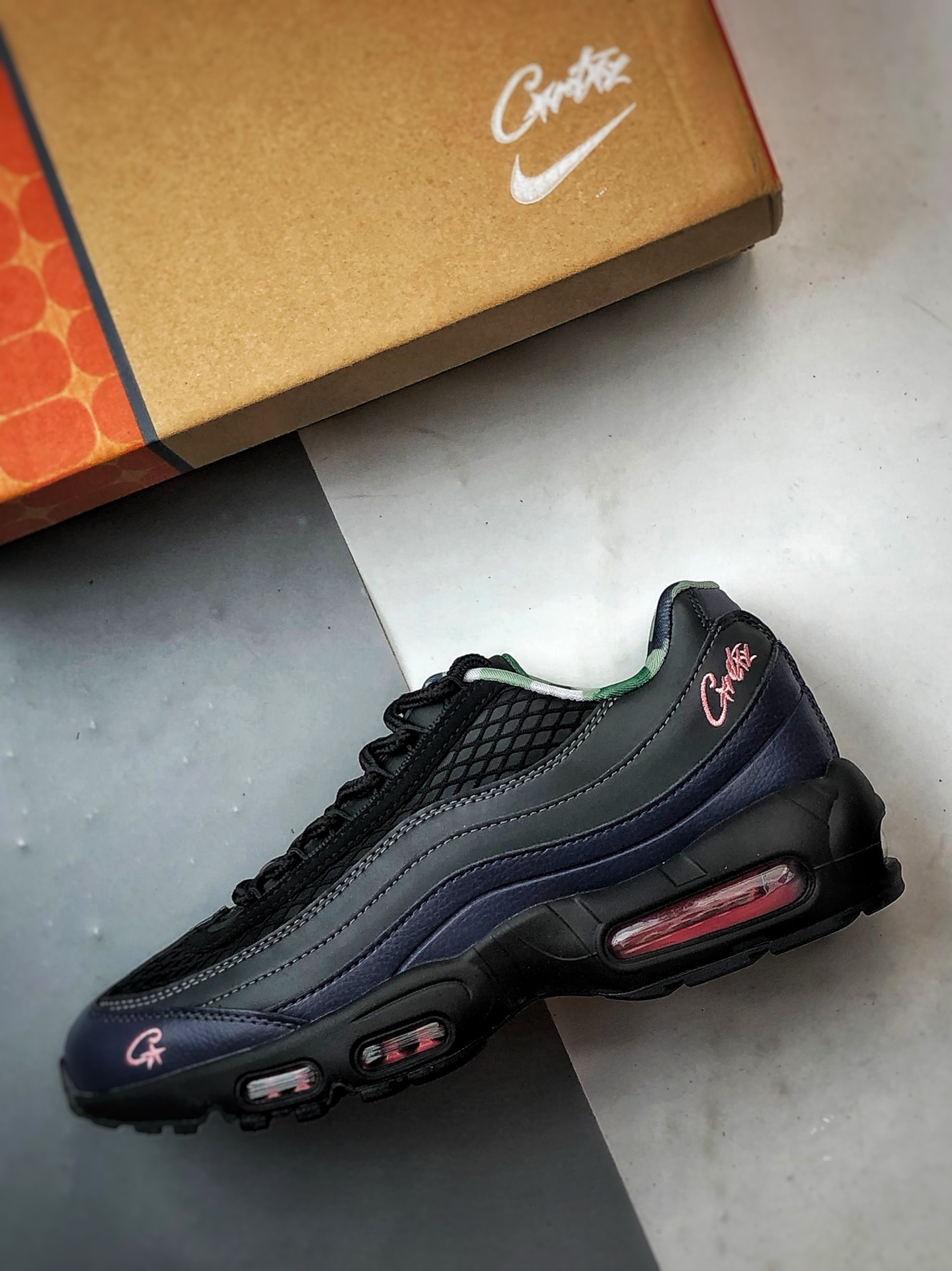 Corteiz x NK Air Max 95 黑蓝粉 外贸原单 织物气垫轻便低帮跑步鞋 FB2709-001-莆田鞋,莆田鞋货源,高仿鞋,高仿鞋货源,安福档口,莆田高仿鞋,莆田鞋批发,高仿鞋批发,莆田高仿运动鞋,高仿运动鞋,莆田运动鞋 Corteiz x NK Air Max 95 黑蓝粉 外贸原单 织物气垫轻便低帮跑步鞋 FB2709-001