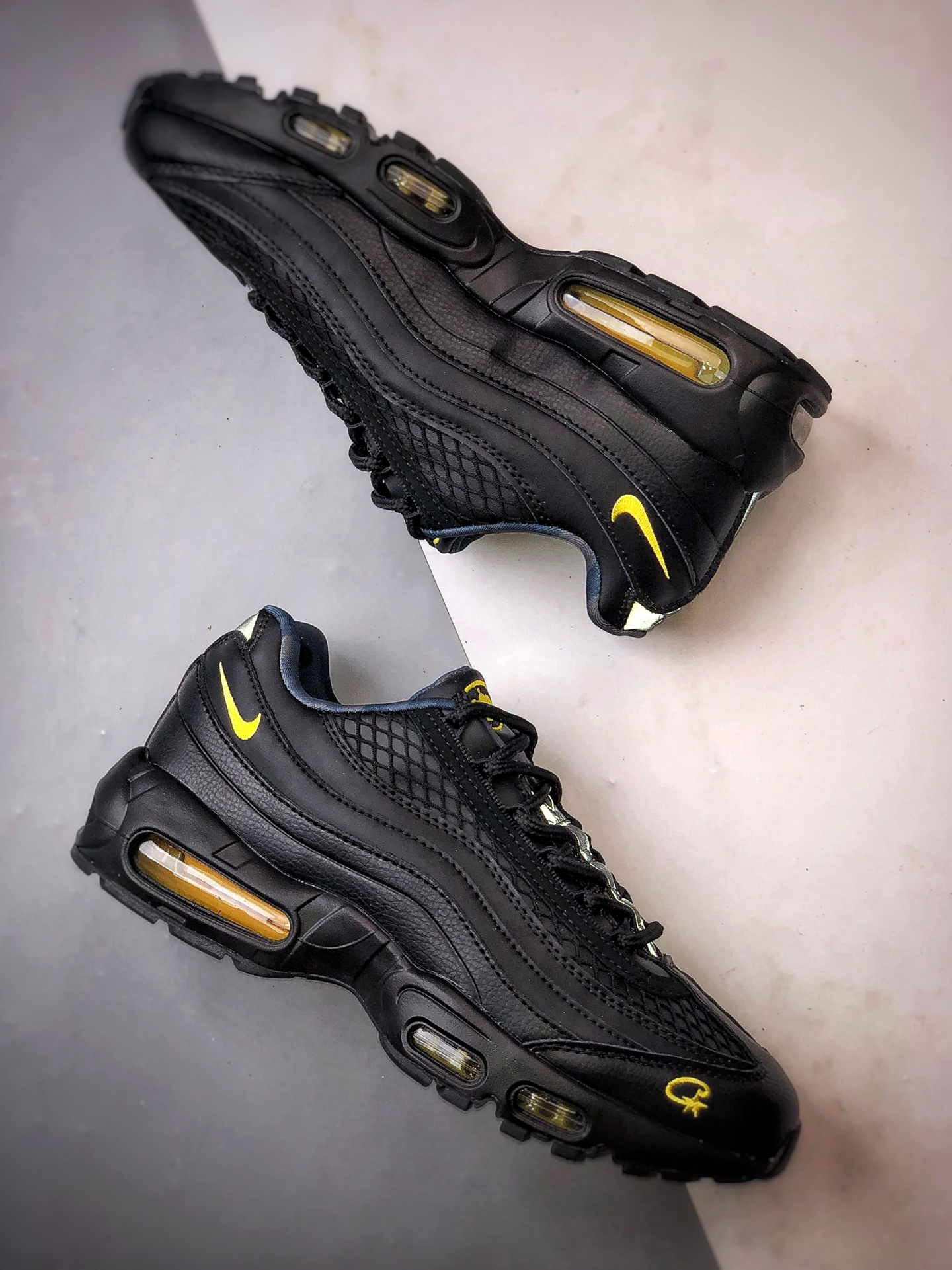 Corteiz x NK Air Max 95 黑黄 外贸原单 织物气垫轻便低帮跑步鞋 FB2709-003-莆田鞋,莆田鞋货源,高仿鞋,高仿鞋货源,安福档口,莆田高仿鞋,莆田鞋批发,高仿鞋批发,莆田高仿运动鞋,高仿运动鞋,莆田运动鞋 Corteiz x NK Air Max 95 黑黄 外贸原单 织物气垫轻便低帮跑步鞋 FB2709-003