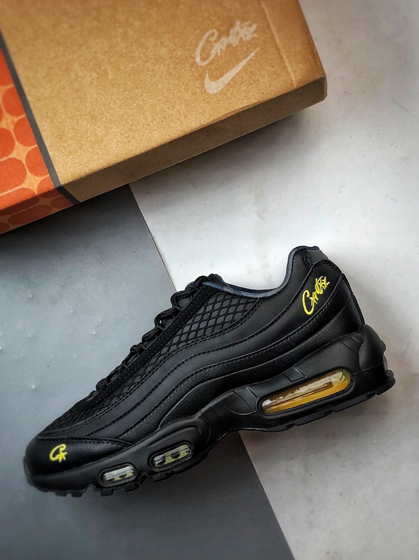 Corteiz x NK Air Max 95 黑黄 外贸原单 织物气垫轻便低帮跑步鞋 FB2709-003-莆田鞋,莆田鞋货源,高仿鞋,高仿鞋货源,安福档口,莆田高仿鞋,莆田鞋批发,高仿鞋批发,莆田高仿运动鞋,高仿运动鞋,莆田运动鞋 Corteiz x NK Air Max 95 黑黄 外贸原单 织物气垫轻便低帮跑步鞋 FB2709-003