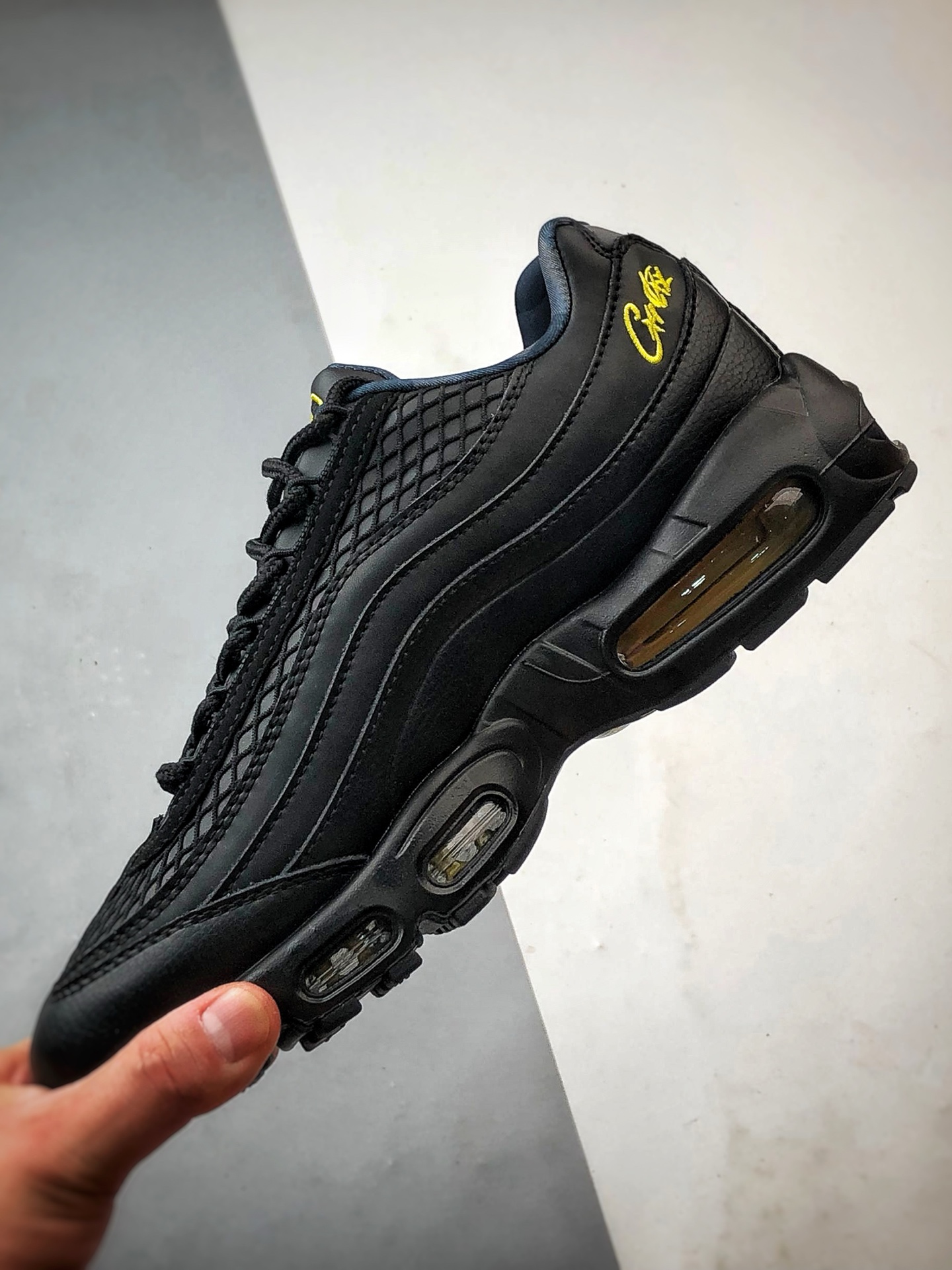 Corteiz x NK Air Max 95 黑黄 外贸原单 织物气垫轻便低帮跑步鞋 FB2709-003-莆田鞋,莆田鞋货源,高仿鞋,高仿鞋货源,安福档口,莆田高仿鞋,莆田鞋批发,高仿鞋批发,莆田高仿运动鞋,高仿运动鞋,莆田运动鞋 Corteiz x NK Air Max 95 黑黄 外贸原单 织物气垫轻便低帮跑步鞋 FB2709-003