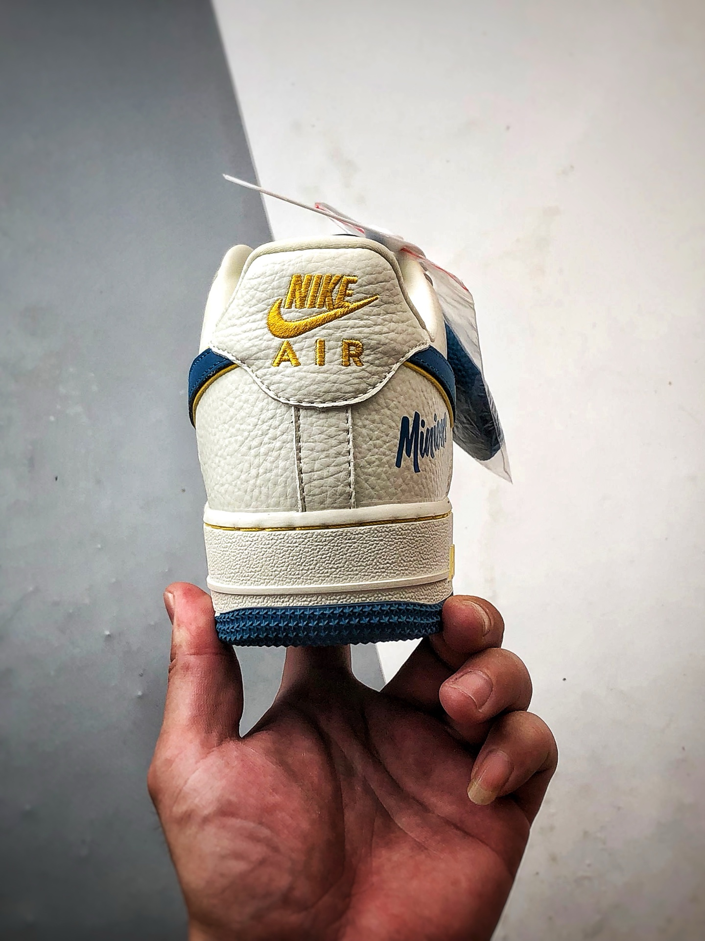 Air Force 1 Low 小黄人联名白蓝 SC0601-566-莆田鞋,莆田鞋货源,高仿鞋,高仿鞋货源,安福档口,莆田高仿鞋,莆田鞋批发,高仿鞋批发,莆田高仿运动鞋,高仿运动鞋,莆田运动鞋 Air Force 1 Low 小黄人联名白蓝 SC0601-566