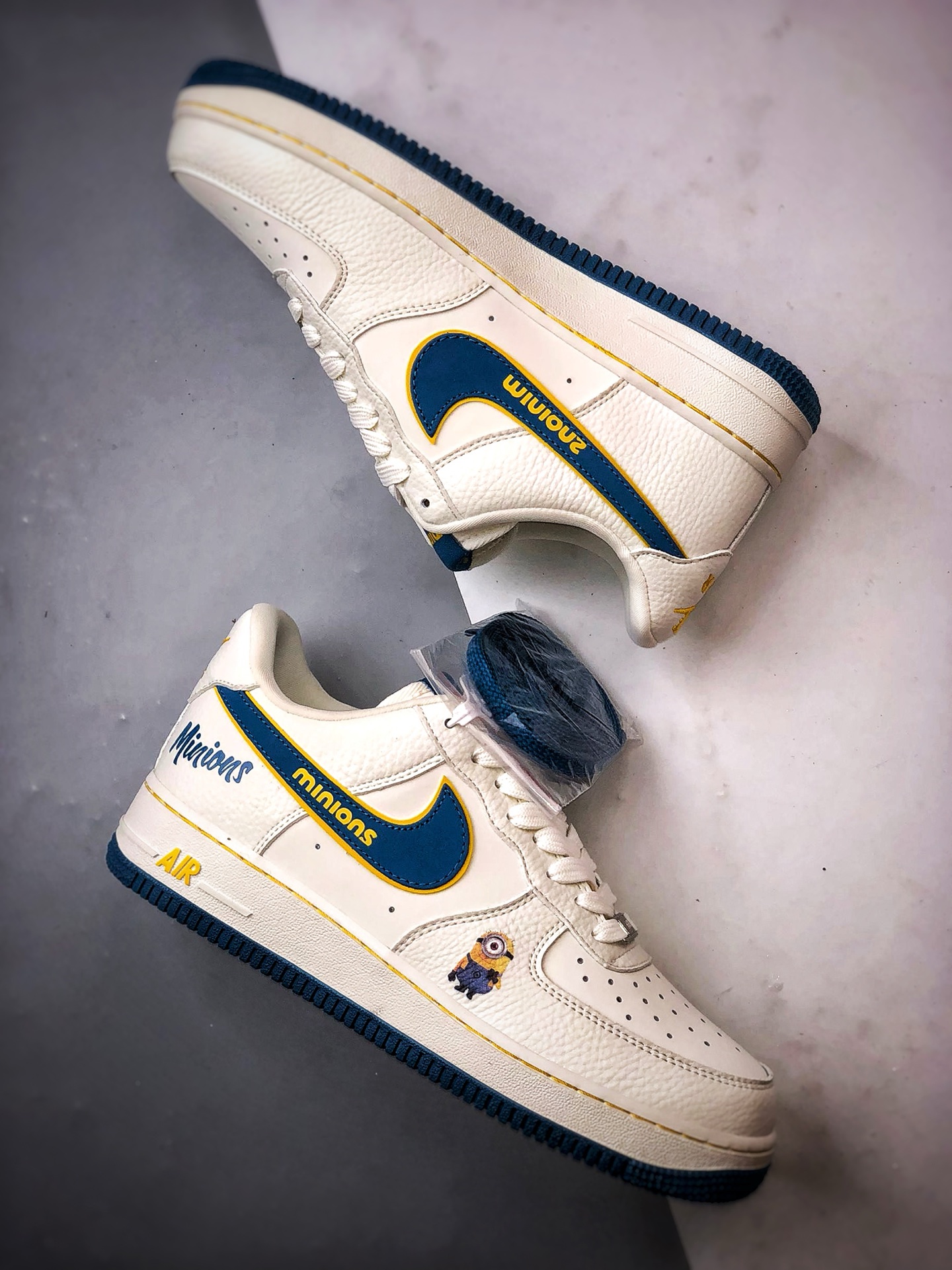 Air Force 1 Low 小黄人联名白蓝 SC0601-566-莆田鞋,莆田鞋货源,高仿鞋,高仿鞋货源,安福档口,莆田高仿鞋,莆田鞋批发,高仿鞋批发,莆田高仿运动鞋,高仿运动鞋,莆田运动鞋 Air Force 1 Low 小黄人联名白蓝 SC0601-566