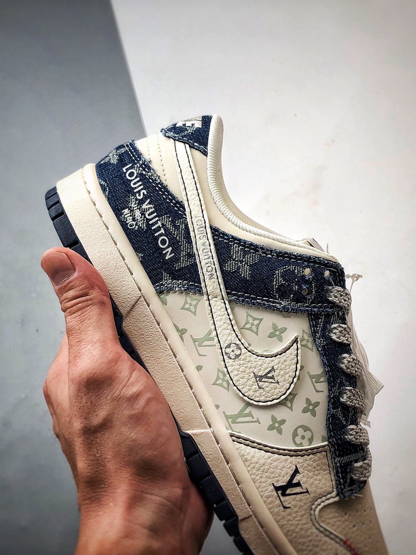 NK Dunk Low Retro ”DIY高端定制” LV米白深蓝牛仔 低帮休闲运动板鞋 YX5066-375-莆田鞋,莆田鞋货源,高仿鞋,高仿鞋货源,安福档口,莆田高仿鞋,莆田鞋批发,高仿鞋批发,莆田高仿运动鞋,高仿运动鞋,莆田运动鞋 NK Dunk Low Retro ”DIY高端定制” LV米白深蓝牛仔 低帮休闲运动板鞋 YX5066-375