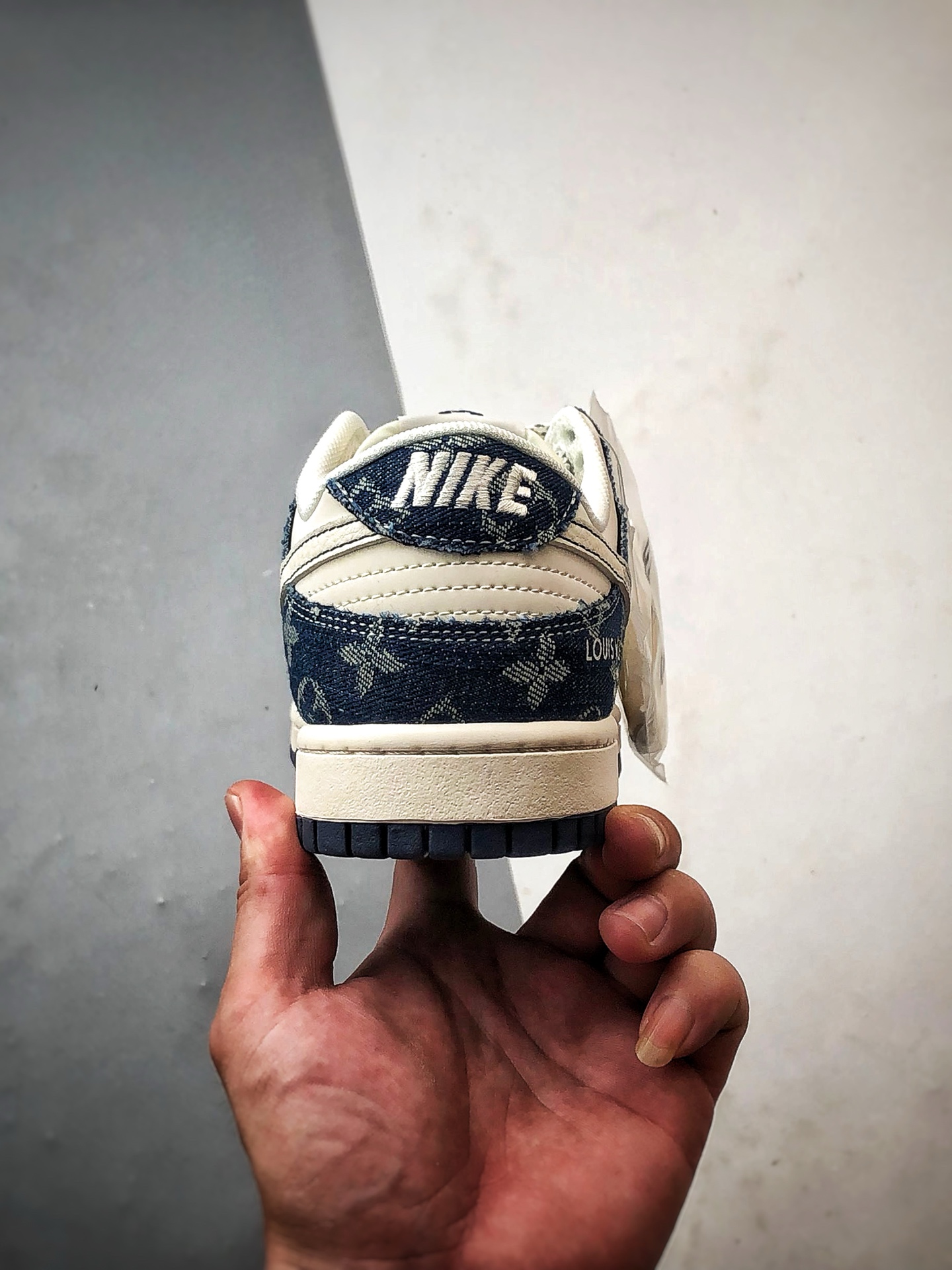 NK Dunk Low Retro ”DIY高端定制” LV米白深蓝牛仔 低帮休闲运动板鞋 YX5066-375-莆田鞋,莆田鞋货源,高仿鞋,高仿鞋货源,安福档口,莆田高仿鞋,莆田鞋批发,高仿鞋批发,莆田高仿运动鞋,高仿运动鞋,莆田运动鞋 NK Dunk Low Retro ”DIY高端定制” LV米白深蓝牛仔 低帮休闲运动板鞋 YX5066-375