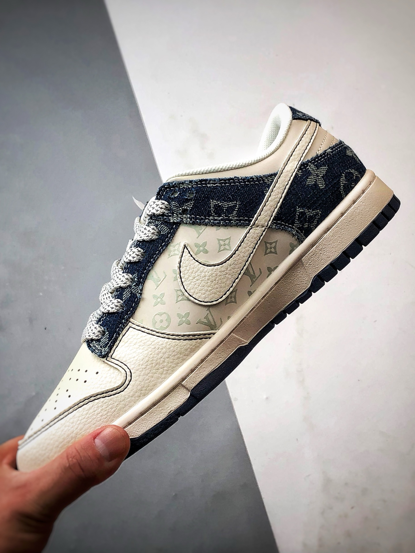 NK Dunk Low Retro ”DIY高端定制” LV米白深蓝牛仔 低帮休闲运动板鞋 YX5066-375-莆田鞋,莆田鞋货源,高仿鞋,高仿鞋货源,安福档口,莆田高仿鞋,莆田鞋批发,高仿鞋批发,莆田高仿运动鞋,高仿运动鞋,莆田运动鞋 NK Dunk Low Retro ”DIY高端定制” LV米白深蓝牛仔 低帮休闲运动板鞋 YX5066-375
