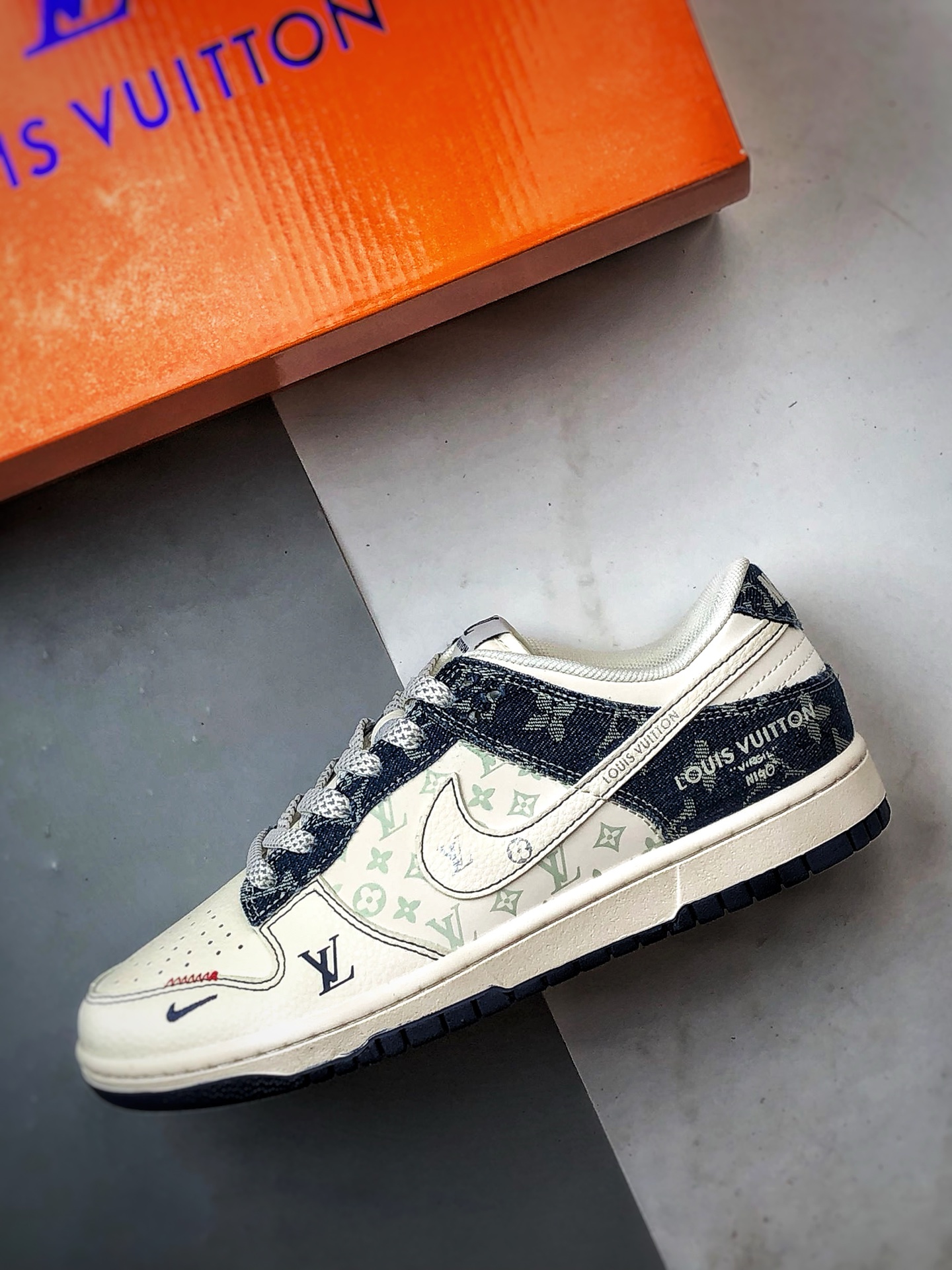 NK Dunk Low Retro ”DIY高端定制” LV米白深蓝牛仔 低帮休闲运动板鞋 YX5066-375-莆田鞋,莆田鞋货源,高仿鞋,高仿鞋货源,安福档口,莆田高仿鞋,莆田鞋批发,高仿鞋批发,莆田高仿运动鞋,高仿运动鞋,莆田运动鞋 NK Dunk Low Retro ”DIY高端定制” LV米白深蓝牛仔 低帮休闲运动板鞋 YX5066-375