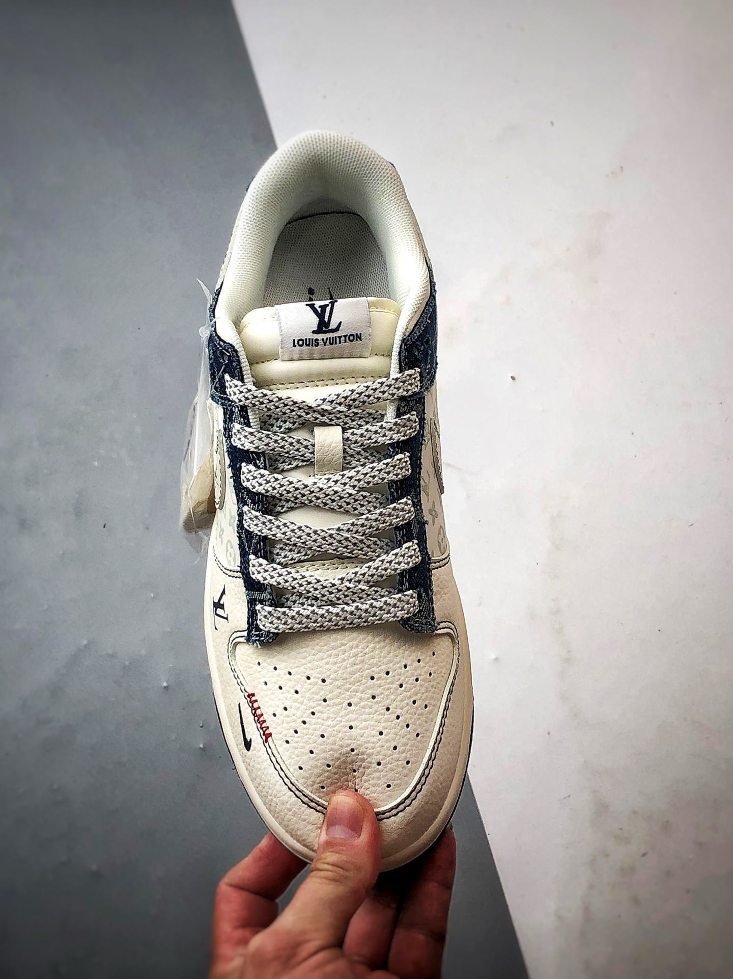 NK Dunk Low Retro ”DIY高端定制” LV米白深蓝牛仔 低帮休闲运动板鞋 YX5066-375-莆田鞋,莆田鞋货源,高仿鞋,高仿鞋货源,安福档口,莆田高仿鞋,莆田鞋批发,高仿鞋批发,莆田高仿运动鞋,高仿运动鞋,莆田运动鞋 NK Dunk Low Retro ”DIY高端定制” LV米白深蓝牛仔 低帮休闲运动板鞋 YX5066-375