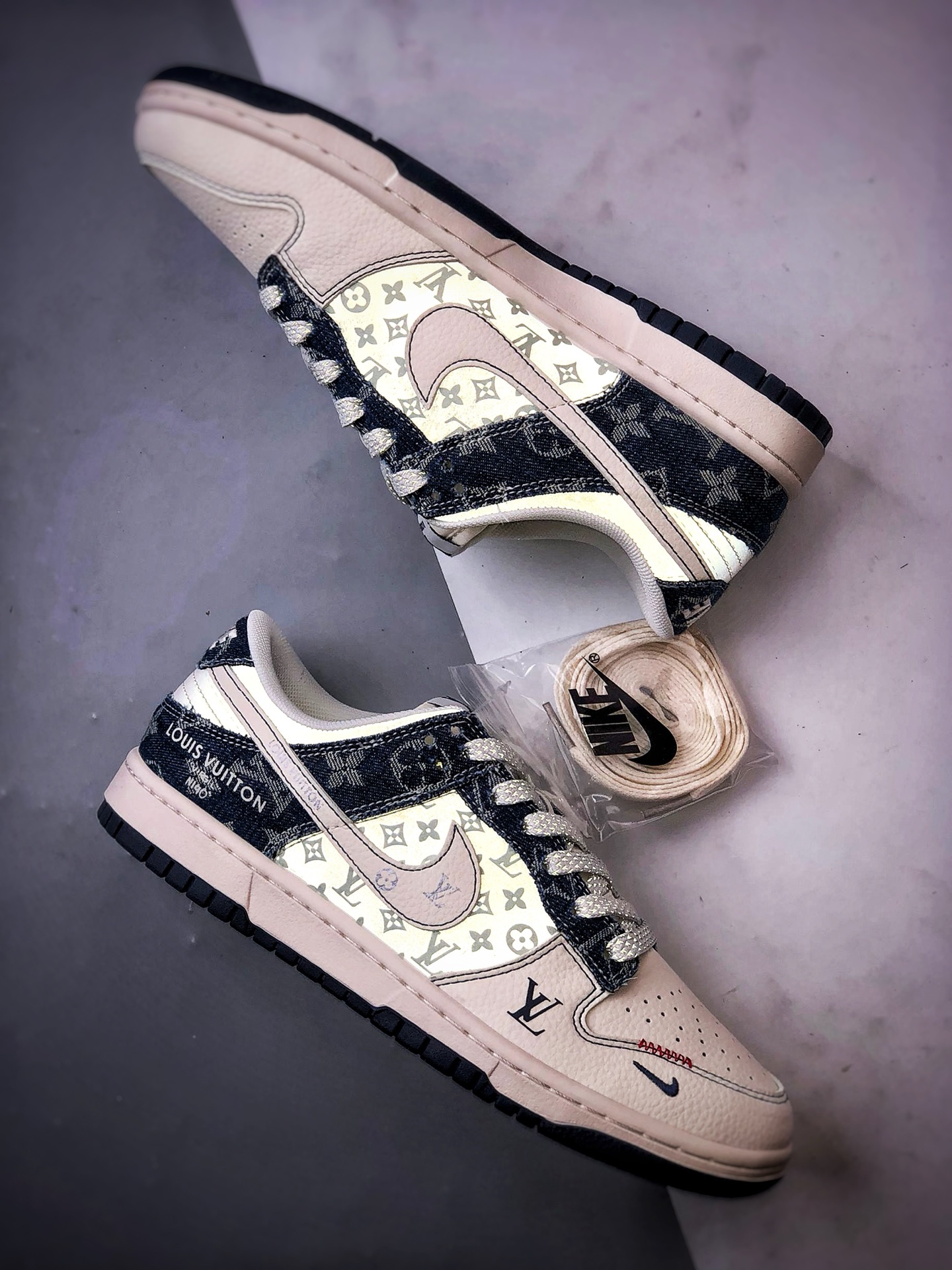 NK Dunk Low Retro ”DIY高端定制” LV米白深蓝牛仔 低帮休闲运动板鞋 YX5066-375-莆田鞋,莆田鞋货源,高仿鞋,高仿鞋货源,安福档口,莆田高仿鞋,莆田鞋批发,高仿鞋批发,莆田高仿运动鞋,高仿运动鞋,莆田运动鞋 NK Dunk Low Retro ”DIY高端定制” LV米白深蓝牛仔 低帮休闲运动板鞋 YX5066-375