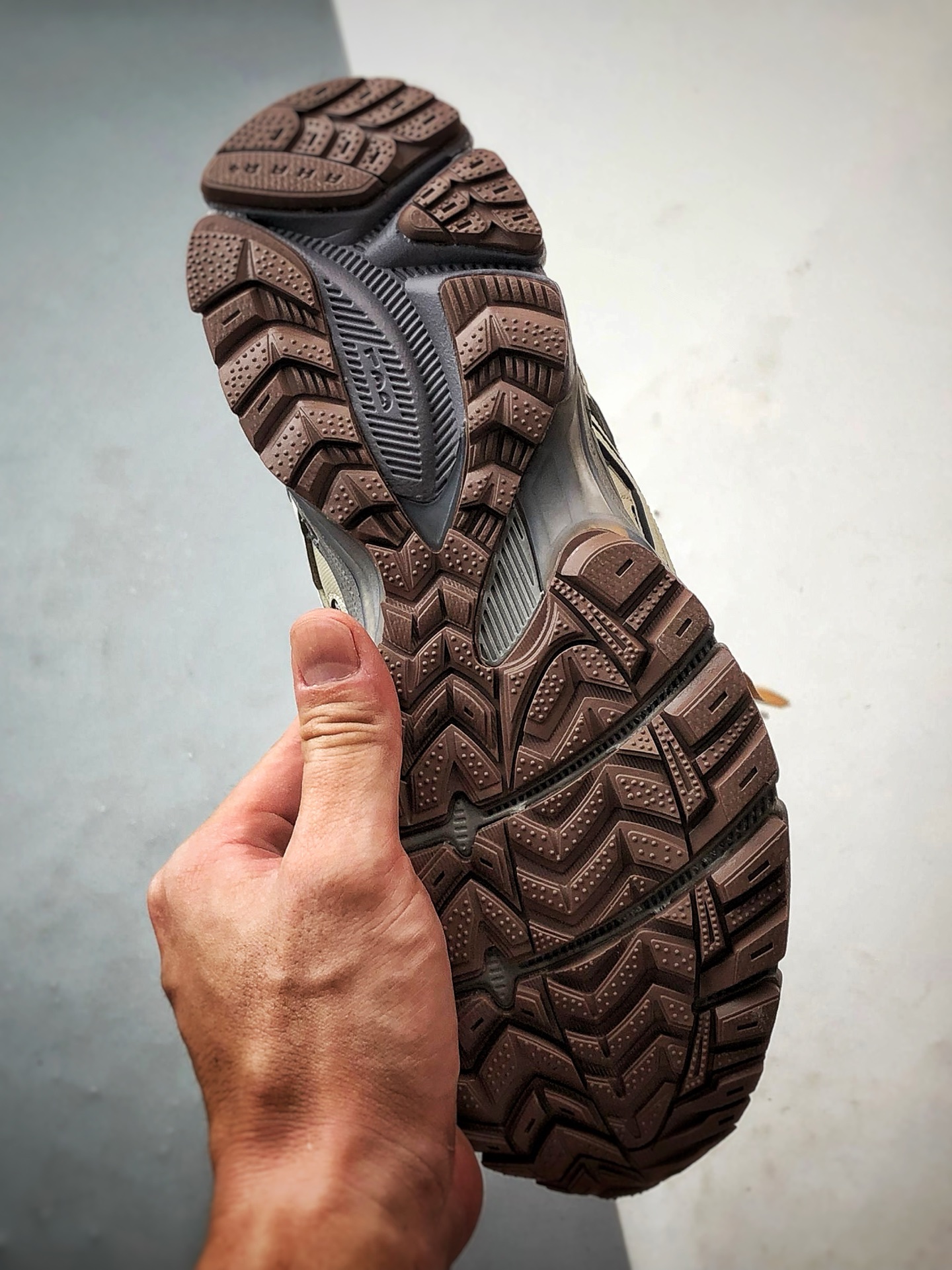 Asics Gel-Kahana 8 FL 碳灰银 亚瑟士经典户外跑鞋 1011B828-022