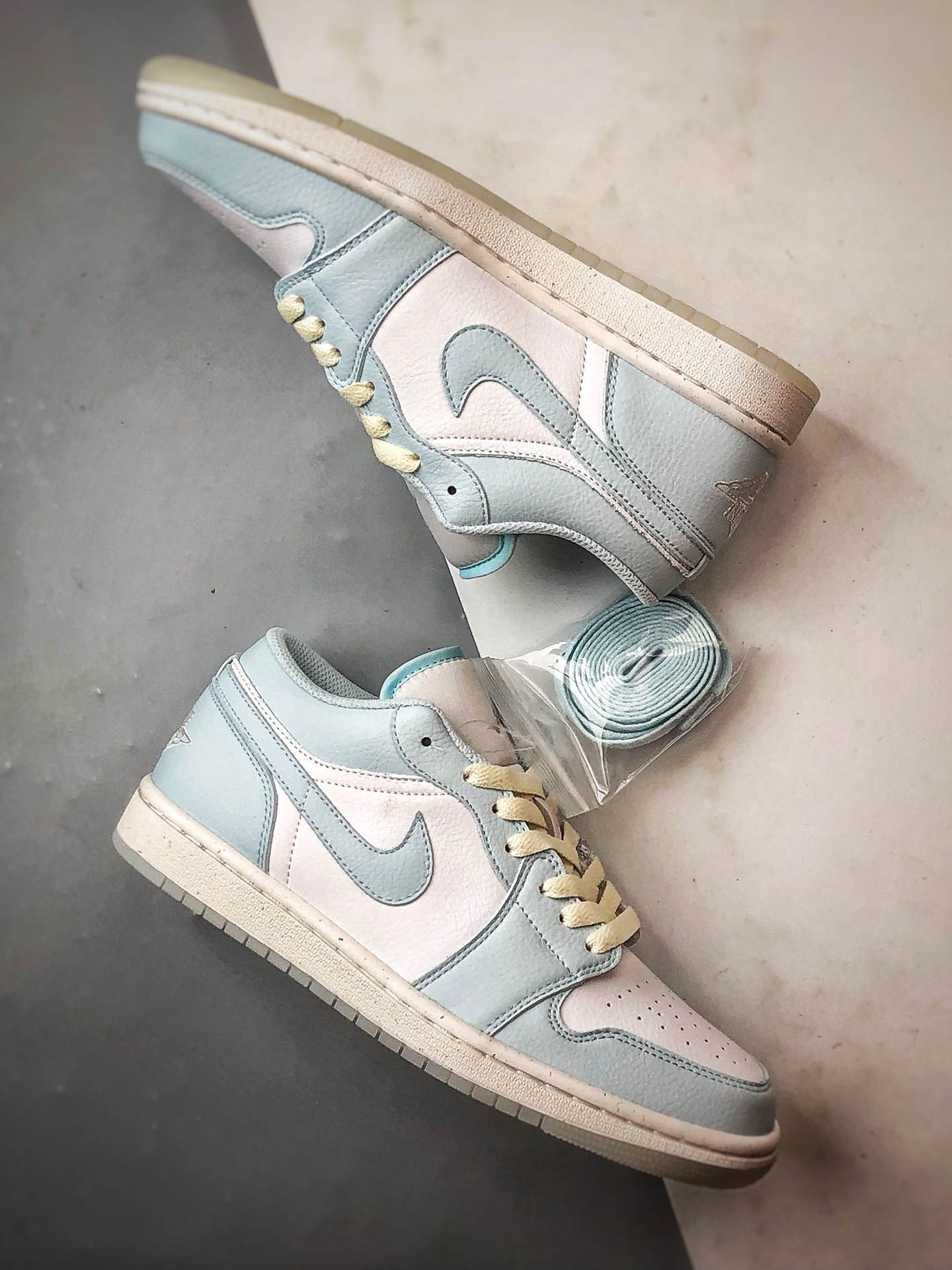 200 Air Jordan 1 Low 浅蓝白 HJ5999-400