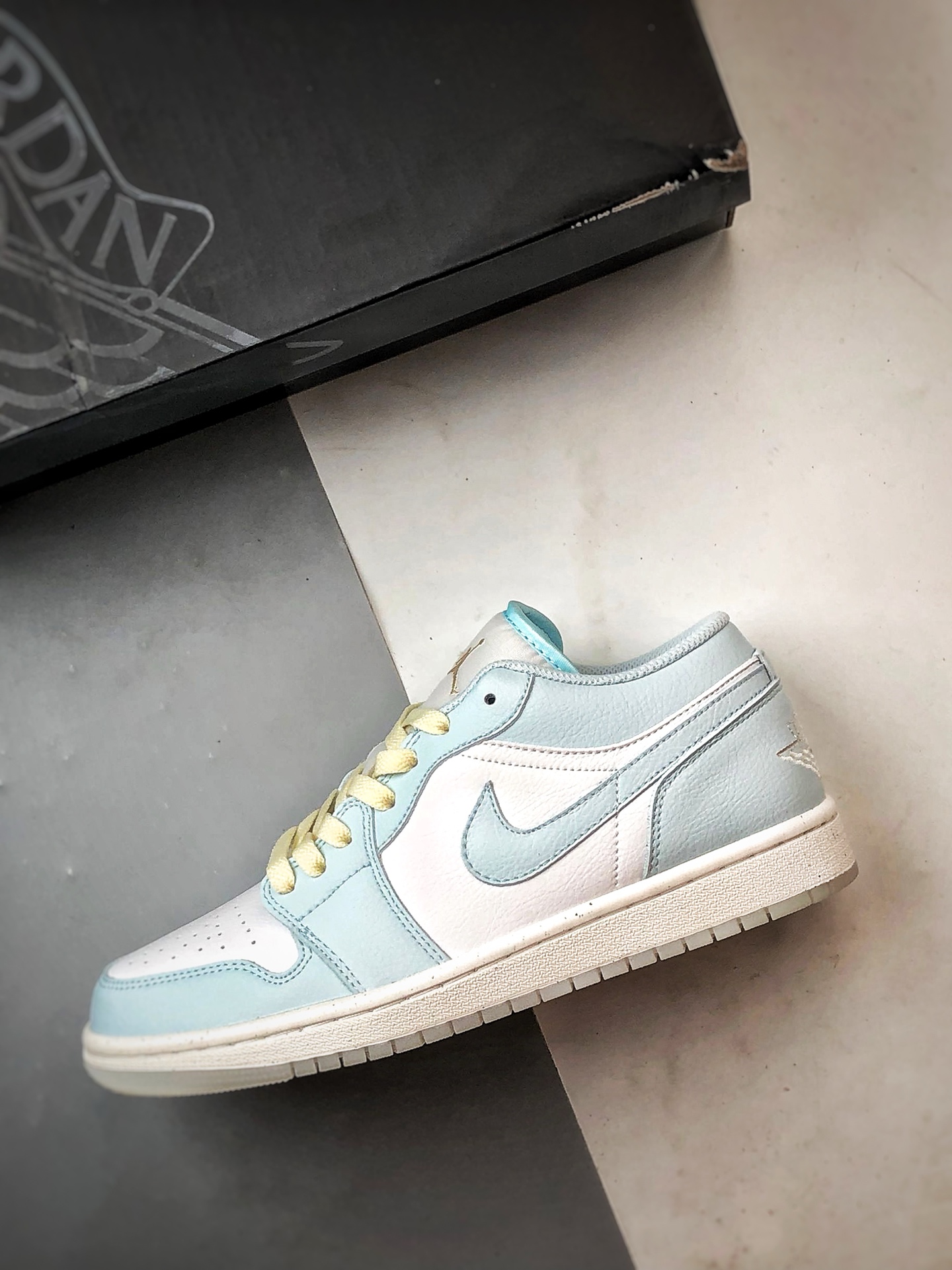 200 Air Jordan 1 Low 浅蓝白 HJ5999-400