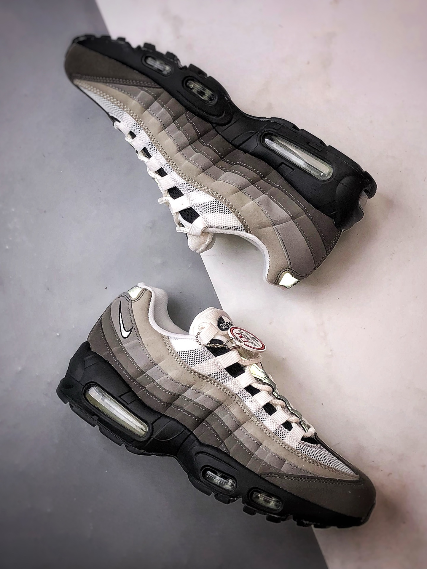 230 NK Air Max 95 黑灰白 外贸原单 织物气垫轻便低帮跑步鞋 AT2865-003