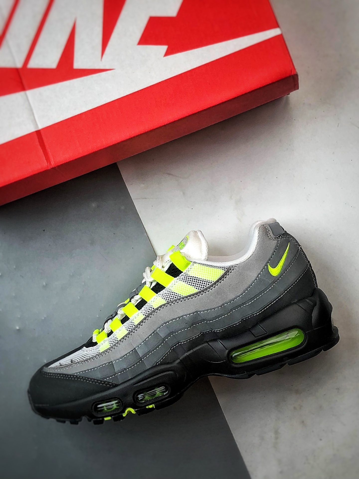 NK Air Max 95 黑灰绿 外贸原单 织物气垫轻便低帮跑步鞋 307960-002-莆田鞋,莆田鞋货源,高仿鞋,高仿鞋货源,安福档口,莆田高仿鞋,莆田鞋批发,高仿鞋批发,莆田高仿运动鞋,高仿运动鞋,莆田运动鞋 NK Air Max 95 黑灰绿 外贸原单 织物气垫轻便低帮跑步鞋 307960-002