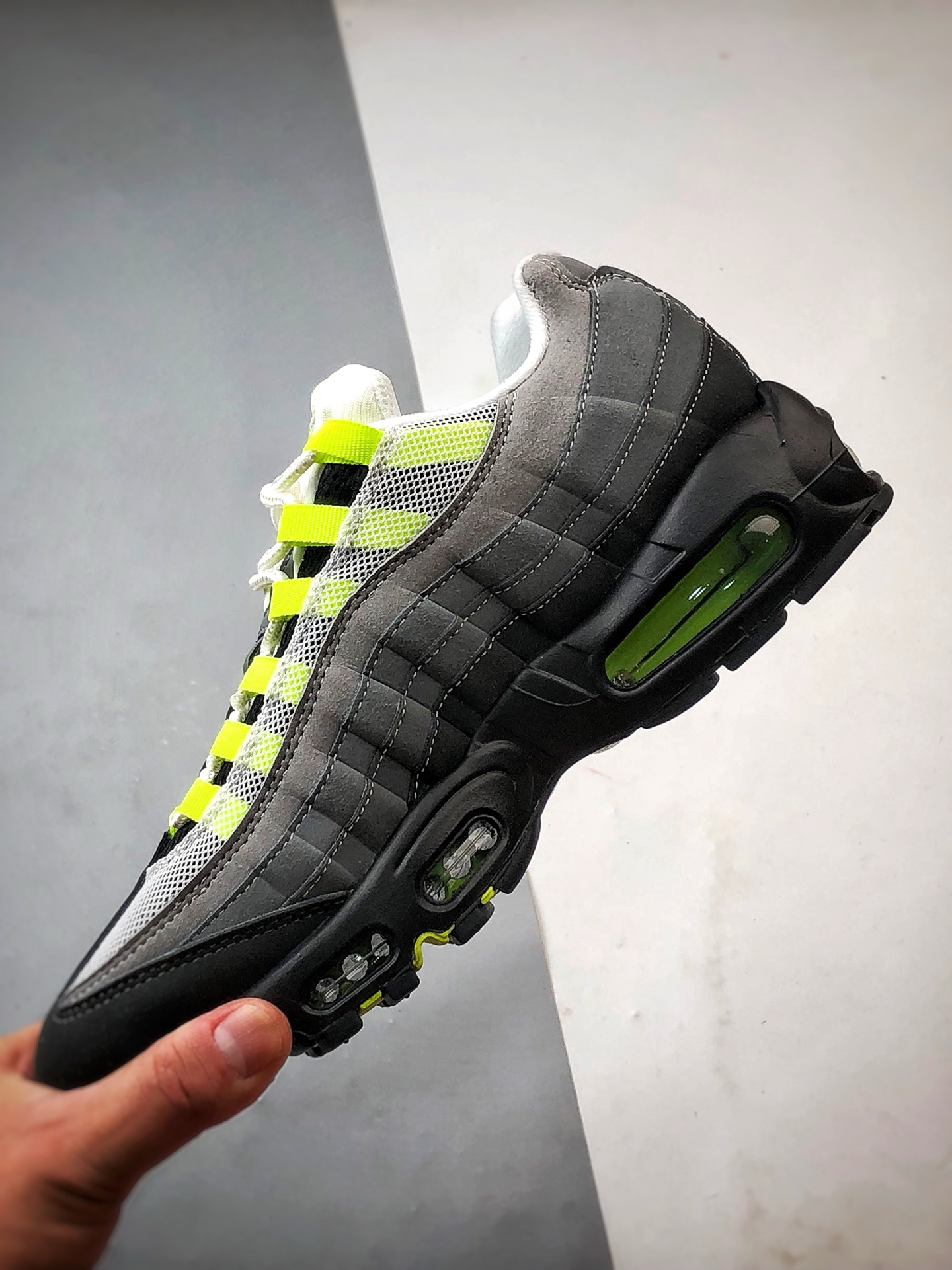 NK Air Max 95 黑灰绿 外贸原单 织物气垫轻便低帮跑步鞋 307960-002-莆田鞋,莆田鞋货源,高仿鞋,高仿鞋货源,安福档口,莆田高仿鞋,莆田鞋批发,高仿鞋批发,莆田高仿运动鞋,高仿运动鞋,莆田运动鞋 NK Air Max 95 黑灰绿 外贸原单 织物气垫轻便低帮跑步鞋 307960-002