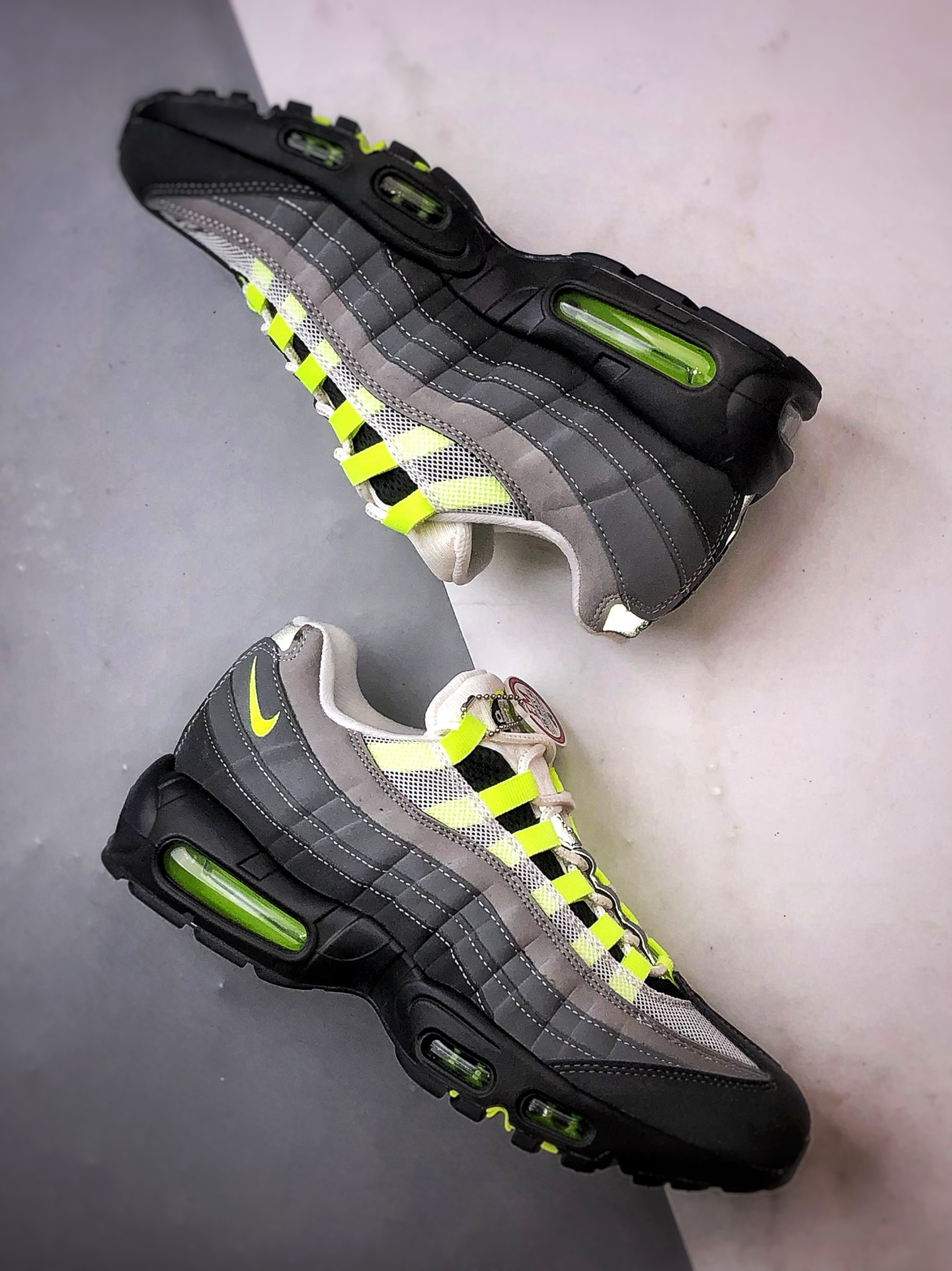 NK Air Max 95 黑灰绿 外贸原单 织物气垫轻便低帮跑步鞋 307960-002-莆田鞋,莆田鞋货源,高仿鞋,高仿鞋货源,安福档口,莆田高仿鞋,莆田鞋批发,高仿鞋批发,莆田高仿运动鞋,高仿运动鞋,莆田运动鞋 NK Air Max 95 黑灰绿 外贸原单 织物气垫轻便低帮跑步鞋 307960-002