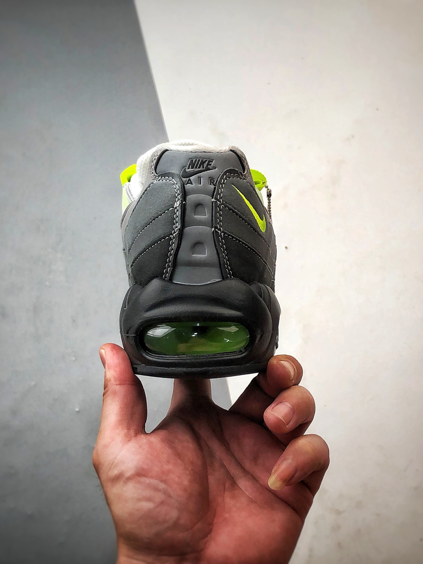 NK Air Max 95 黑灰绿 外贸原单 织物气垫轻便低帮跑步鞋 307960-002-莆田鞋,莆田鞋货源,高仿鞋,高仿鞋货源,安福档口,莆田高仿鞋,莆田鞋批发,高仿鞋批发,莆田高仿运动鞋,高仿运动鞋,莆田运动鞋 NK Air Max 95 黑灰绿 外贸原单 织物气垫轻便低帮跑步鞋 307960-002