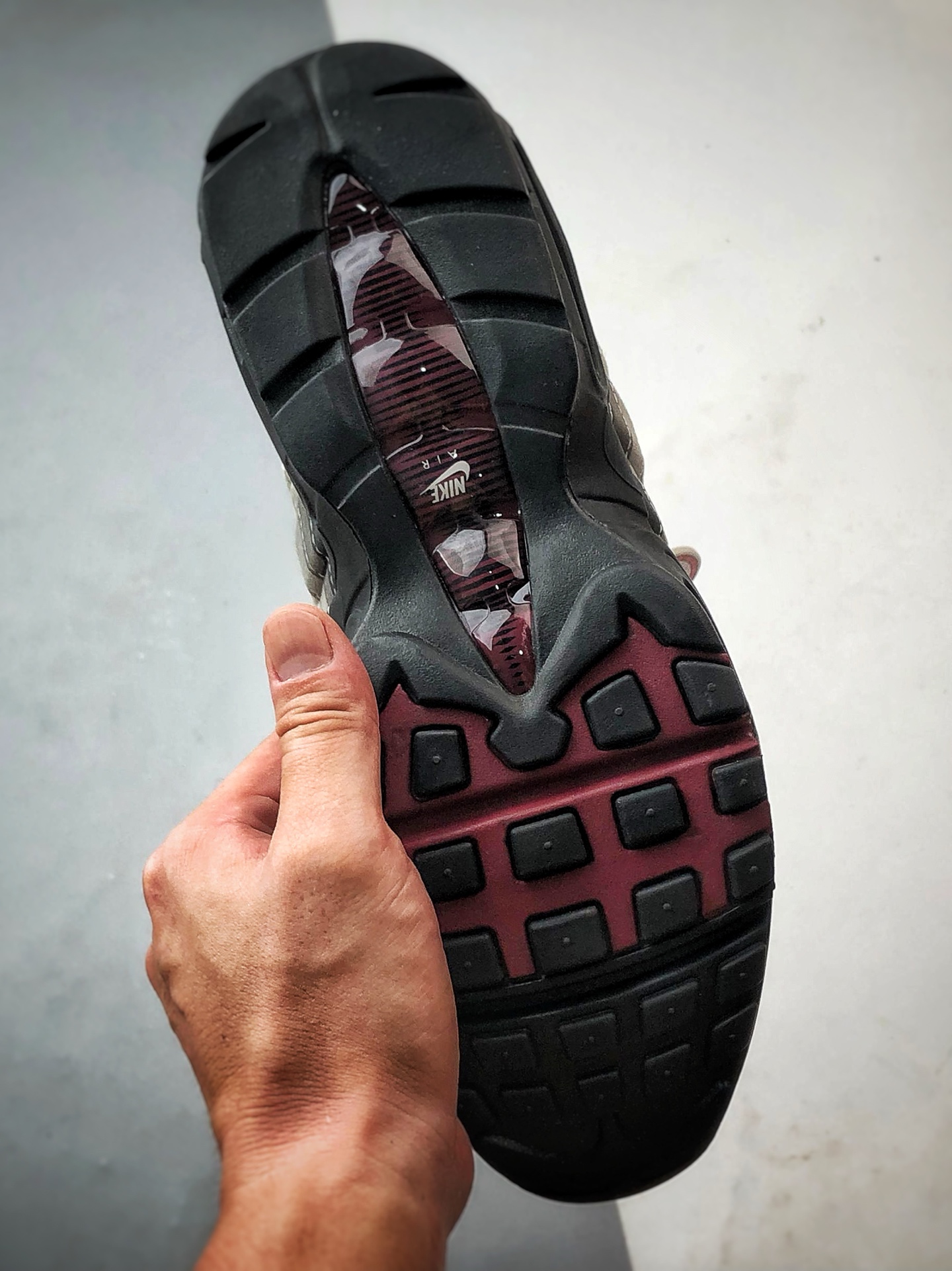 NK Air Max 95 黑灰红 外贸原单 织物气垫轻便低帮跑步鞋 DQ9001-001-莆田鞋,莆田鞋货源,高仿鞋,高仿鞋货源,安福档口,莆田高仿鞋,莆田鞋批发,高仿鞋批发,莆田高仿运动鞋,高仿运动鞋,莆田运动鞋 NK Air Max 95 黑灰红 外贸原单 织物气垫轻便低帮跑步鞋 DQ9001-001