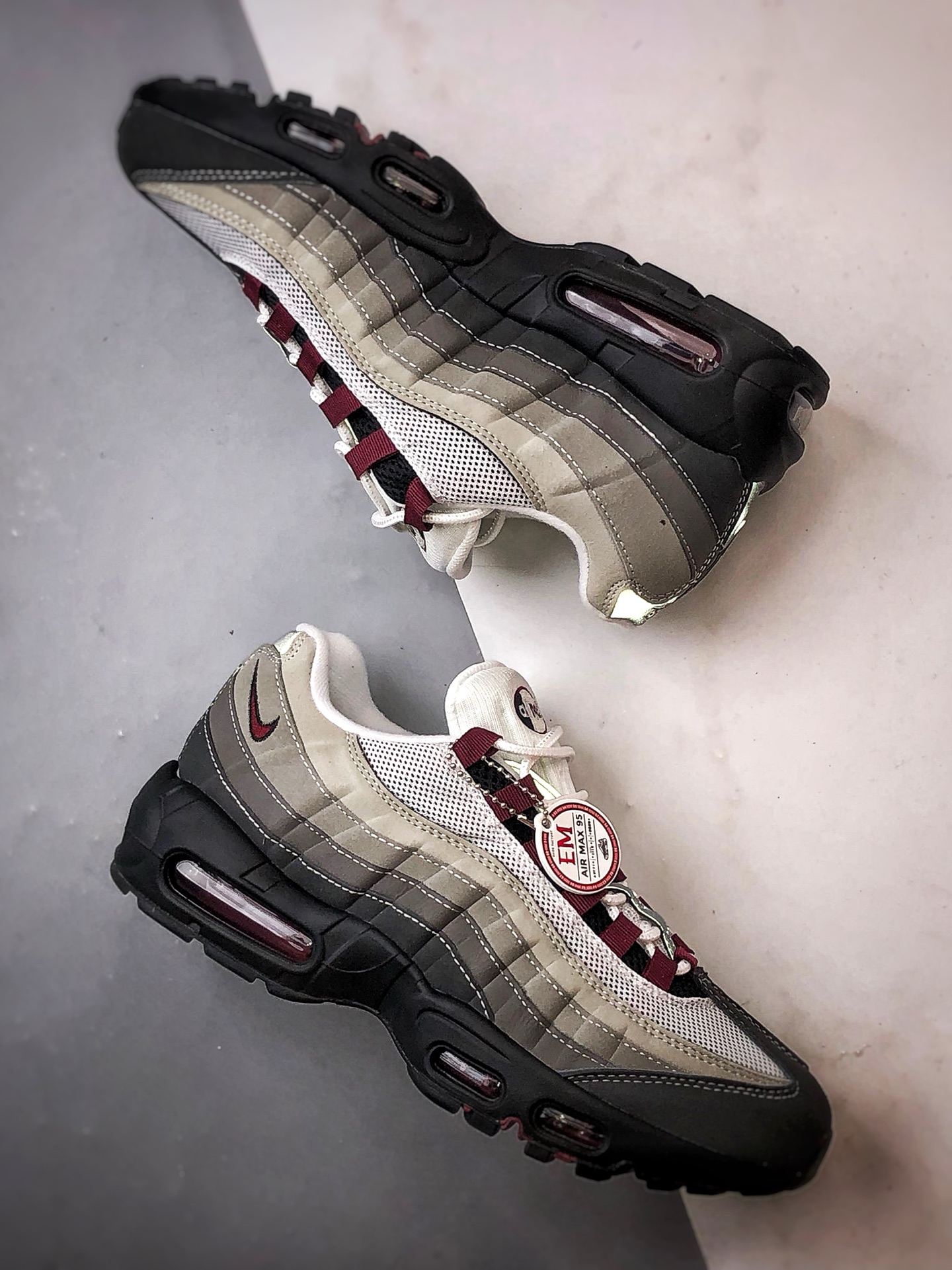 NK Air Max 95 黑灰红 外贸原单 织物气垫轻便低帮跑步鞋 DQ9001-001-莆田鞋,莆田鞋货源,高仿鞋,高仿鞋货源,安福档口,莆田高仿鞋,莆田鞋批发,高仿鞋批发,莆田高仿运动鞋,高仿运动鞋,莆田运动鞋 NK Air Max 95 黑灰红 外贸原单 织物气垫轻便低帮跑步鞋 DQ9001-001