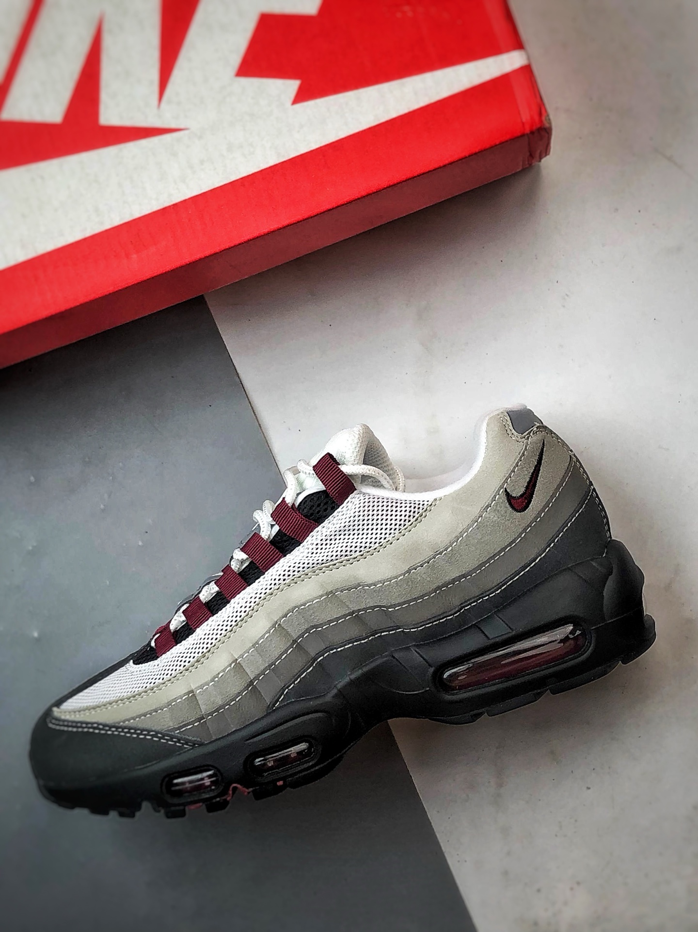 NK Air Max 95 黑灰红 外贸原单 织物气垫轻便低帮跑步鞋 DQ9001-001-莆田鞋,莆田鞋货源,高仿鞋,高仿鞋货源,安福档口,莆田高仿鞋,莆田鞋批发,高仿鞋批发,莆田高仿运动鞋,高仿运动鞋,莆田运动鞋 NK Air Max 95 黑灰红 外贸原单 织物气垫轻便低帮跑步鞋 DQ9001-001