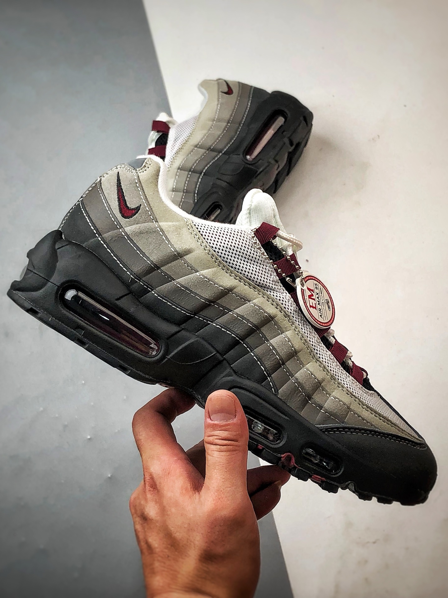 NK Air Max 95 黑灰红 外贸原单 织物气垫轻便低帮跑步鞋 DQ9001-001-莆田鞋,莆田鞋货源,高仿鞋,高仿鞋货源,安福档口,莆田高仿鞋,莆田鞋批发,高仿鞋批发,莆田高仿运动鞋,高仿运动鞋,莆田运动鞋 NK Air Max 95 黑灰红 外贸原单 织物气垫轻便低帮跑步鞋 DQ9001-001