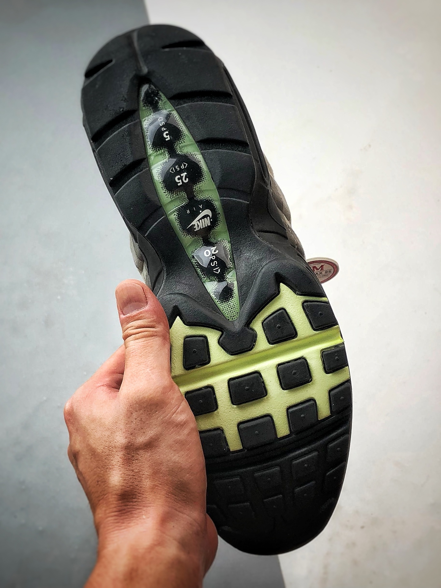 NK Air Max 95 黑绿 外贸原单 织物气垫轻便低帮跑步鞋 CD7495-101