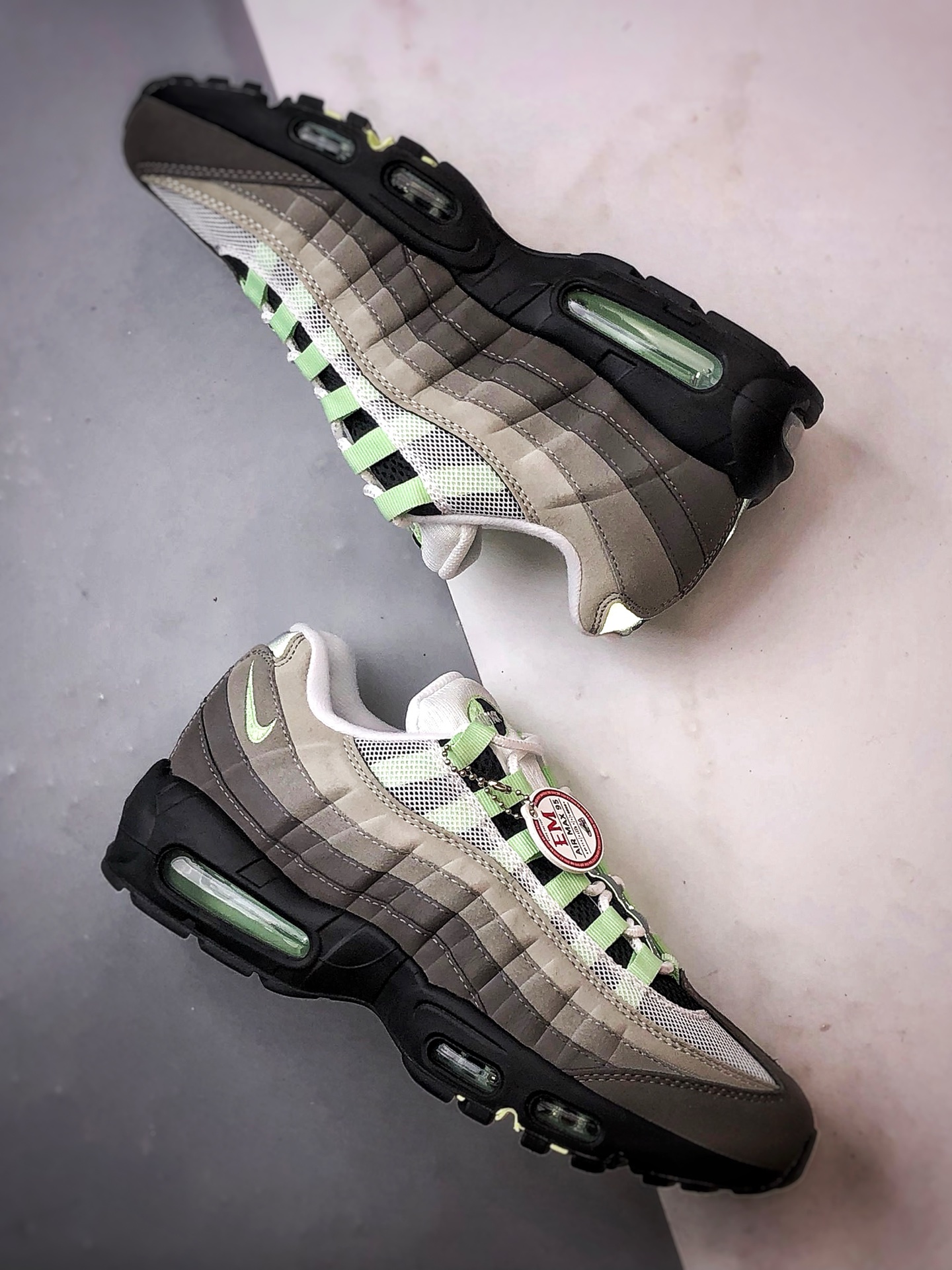 NK Air Max 95 黑绿 外贸原单 织物气垫轻便低帮跑步鞋 CD7495-101