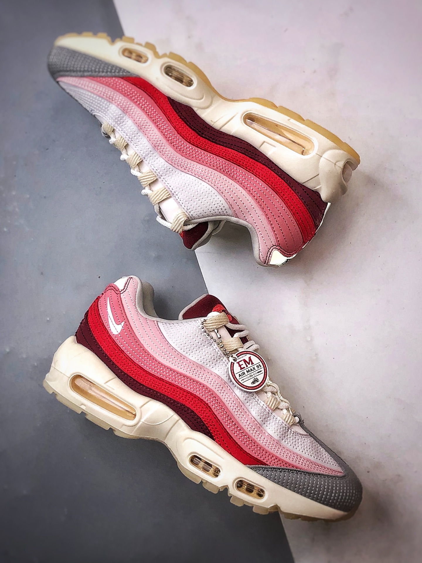 NK Air Max 95 灰红 外贸原单 织物气垫轻便低帮跑步鞋 DM0012-600