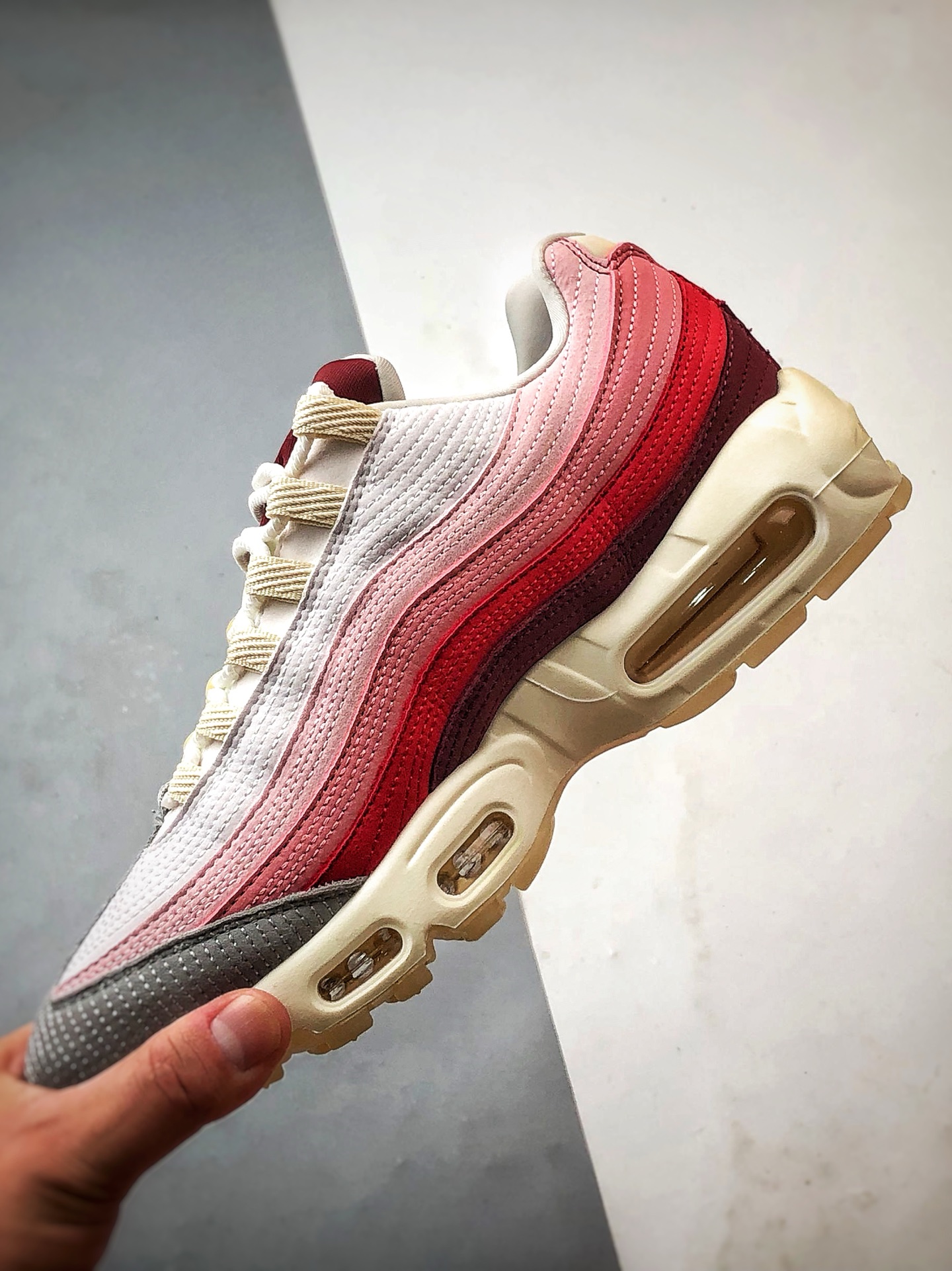 NK Air Max 95 灰红 外贸原单 织物气垫轻便低帮跑步鞋 DM0012-600